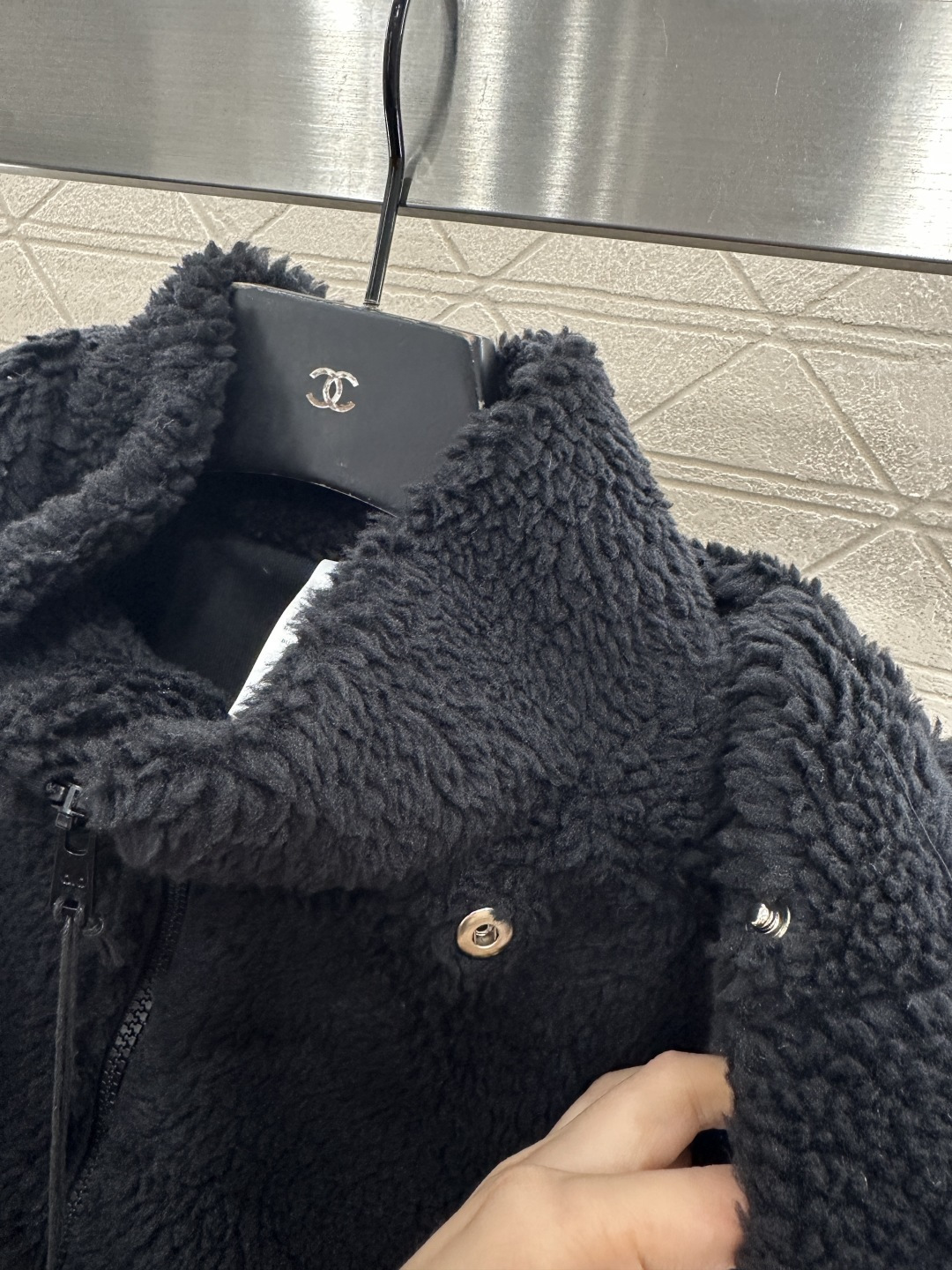 ♥Alo*♥2025新品上架 羊羔毛滑雪外套外套定制YB进口羊羔毛材质，颗粒毛绒肌理，舒适保暖，连帽外套