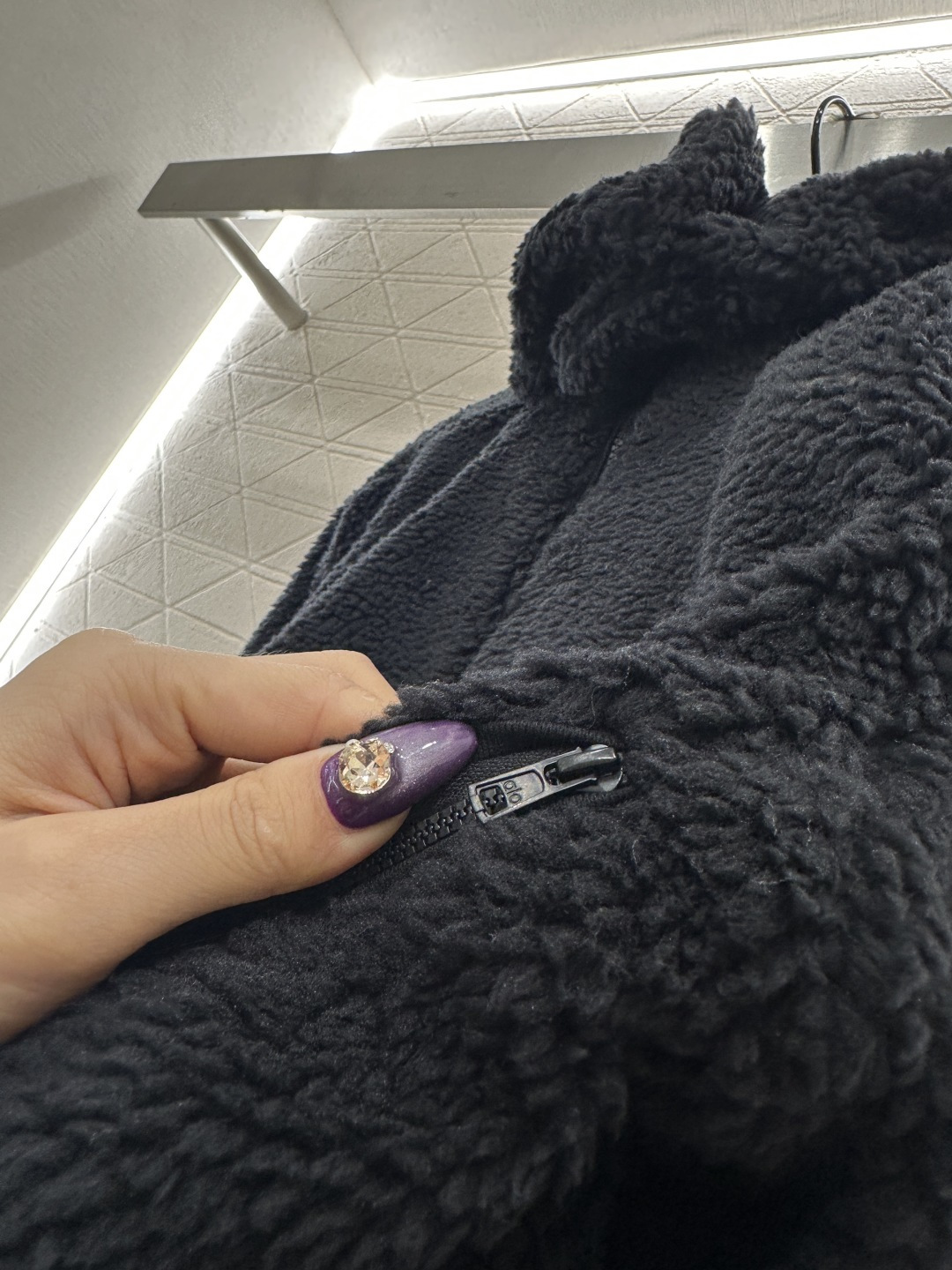 ♥Alo*♥2025新品上架 羊羔毛滑雪外套外套定制YB进口羊羔毛材质，颗粒毛绒肌理，舒适保暖，连帽外套