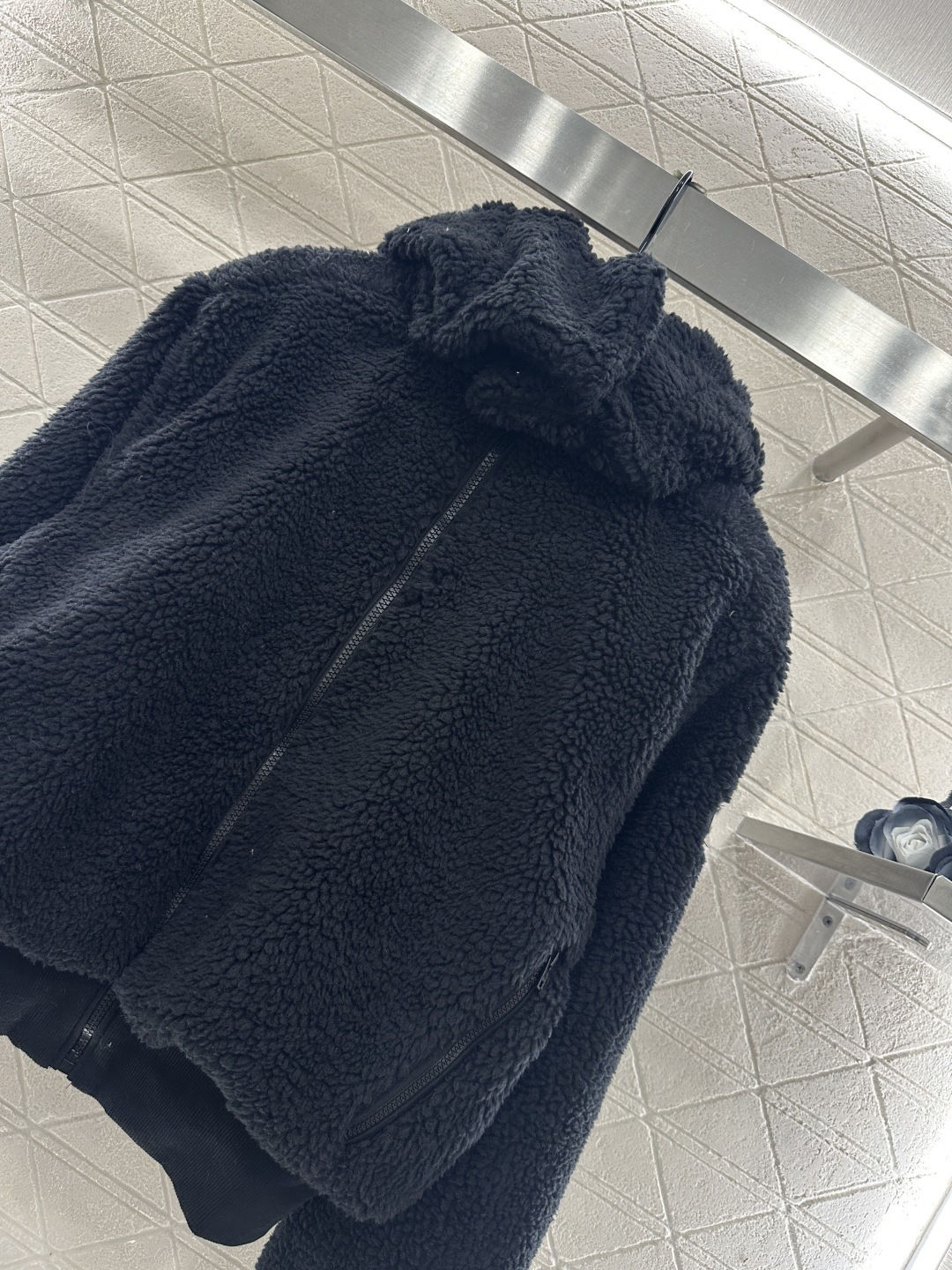 ♥Alo*♥2025新品上架 羊羔毛滑雪外套外套定制YB进口羊羔毛材质，颗粒毛绒肌理，舒适保暖，连帽外套