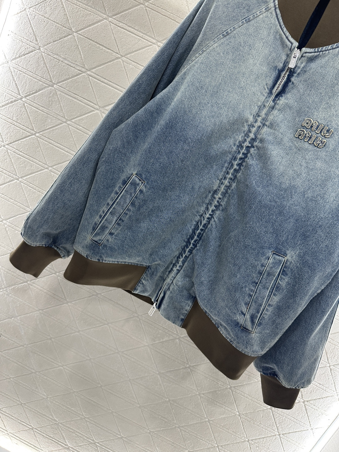 ♥Miumi*♥2025新品上架 撞色螺纹拉链牛仔棉服外套定制YB斜纹棉牛仔材质，酵素水洗工艺，磨白做旧