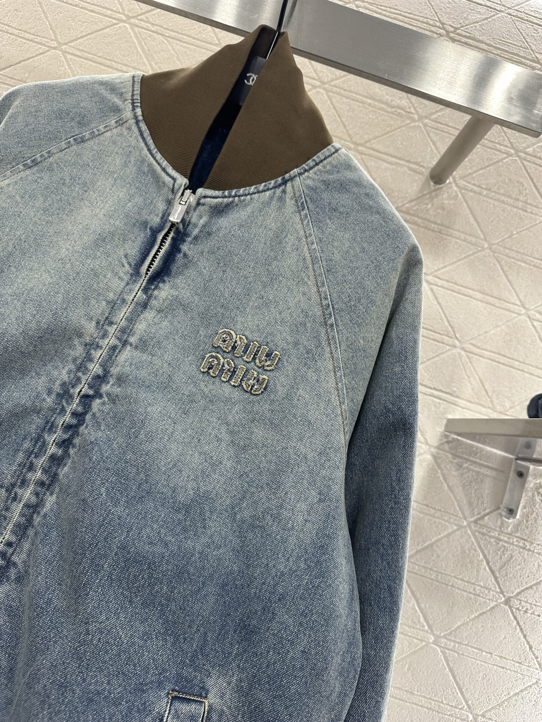 ♥Miumi*♥2025新品上架 撞色螺纹拉链牛仔棉服外套定制YB斜纹棉牛仔材质，酵素水洗工艺，磨白做旧