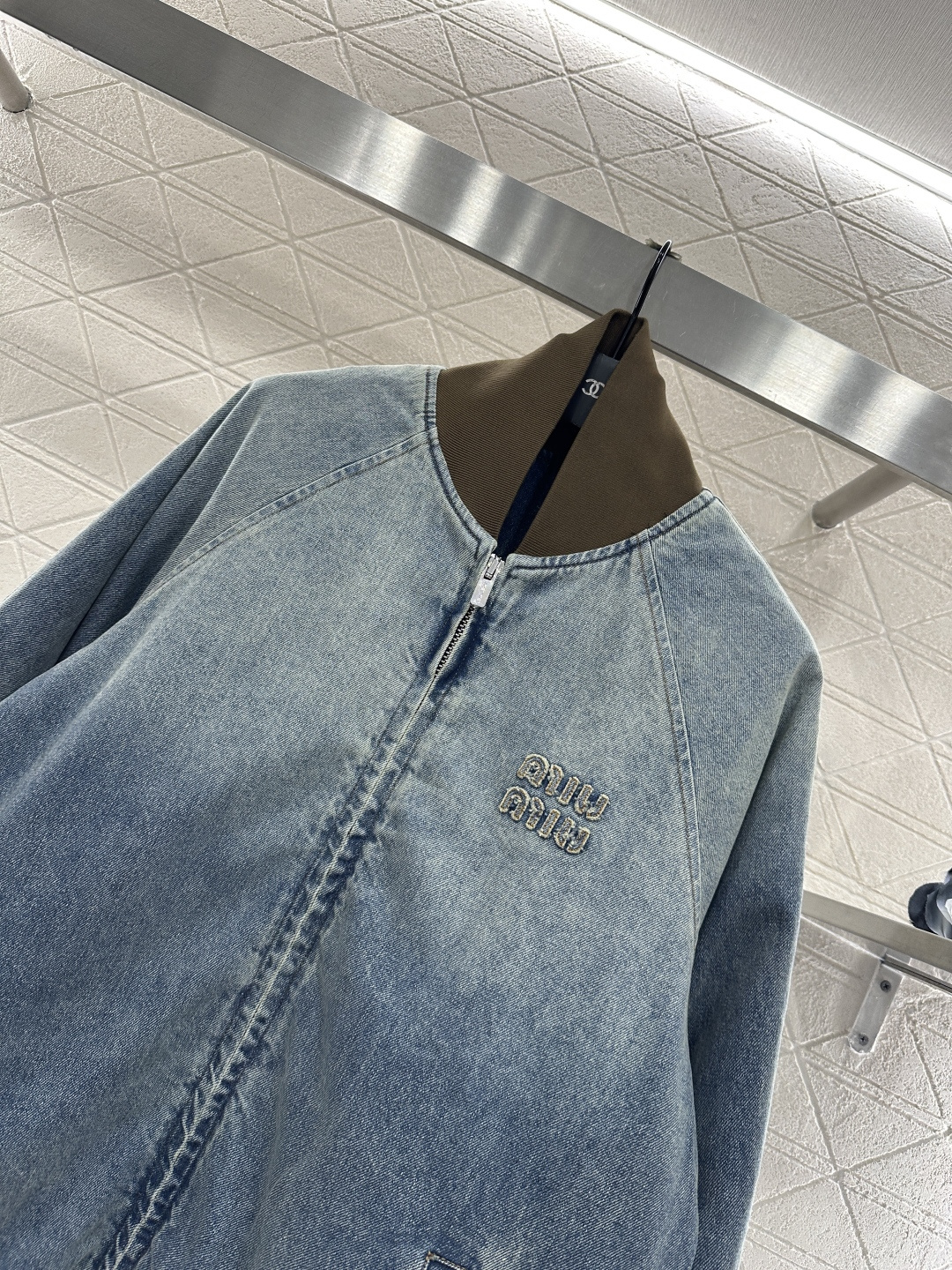 ♥Miumi*♥2025新品上架 撞色螺纹拉链牛仔棉服外套定制YB斜纹棉牛仔材质，酵素水洗工艺，磨白做旧