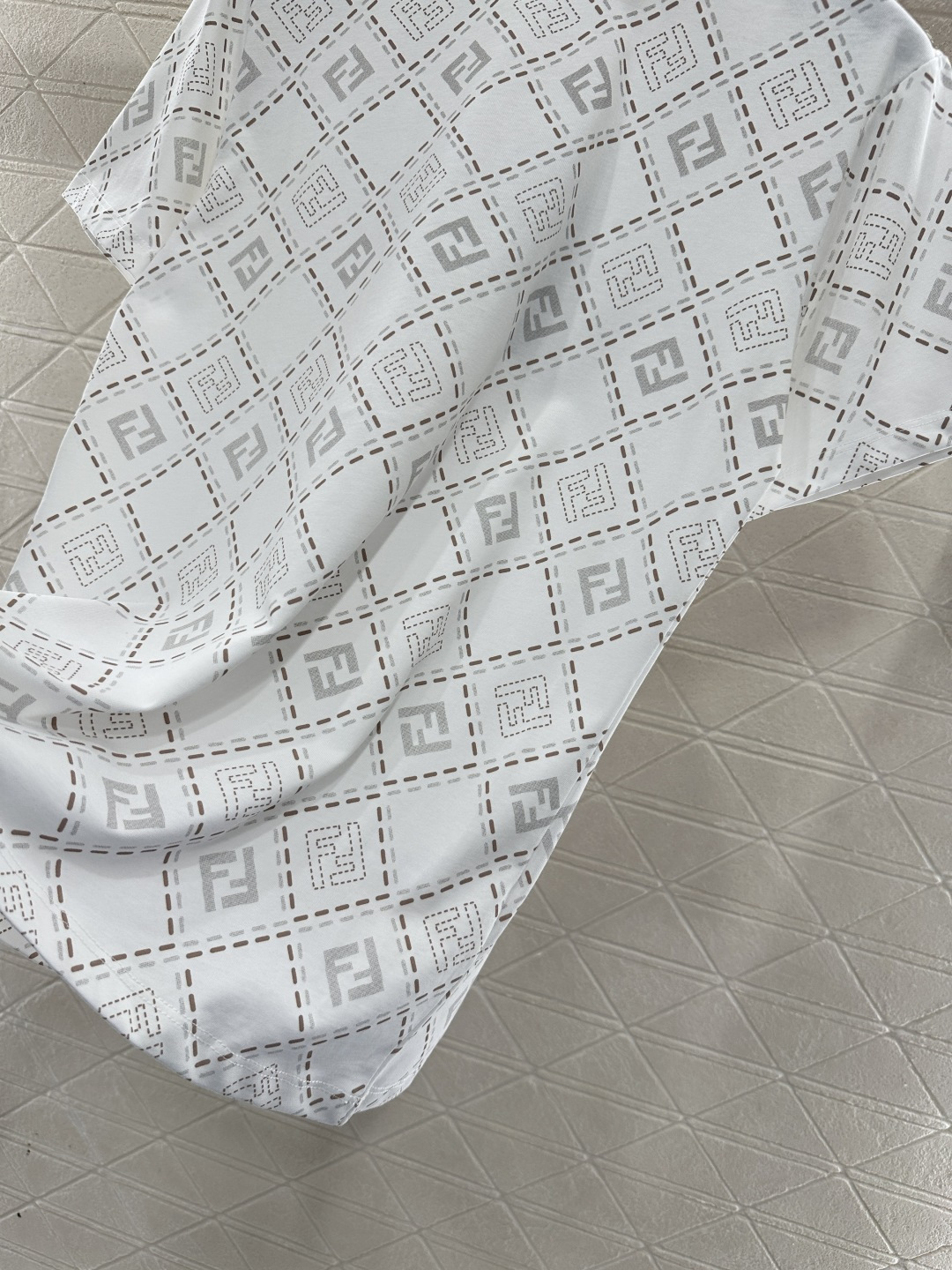 ♥Fend*♥2025新品上架 圆领印花菱格𝑇𝑒𝑒定制YB斜纹全棉材质，透气舒适，质感十足，常规短袖T恤