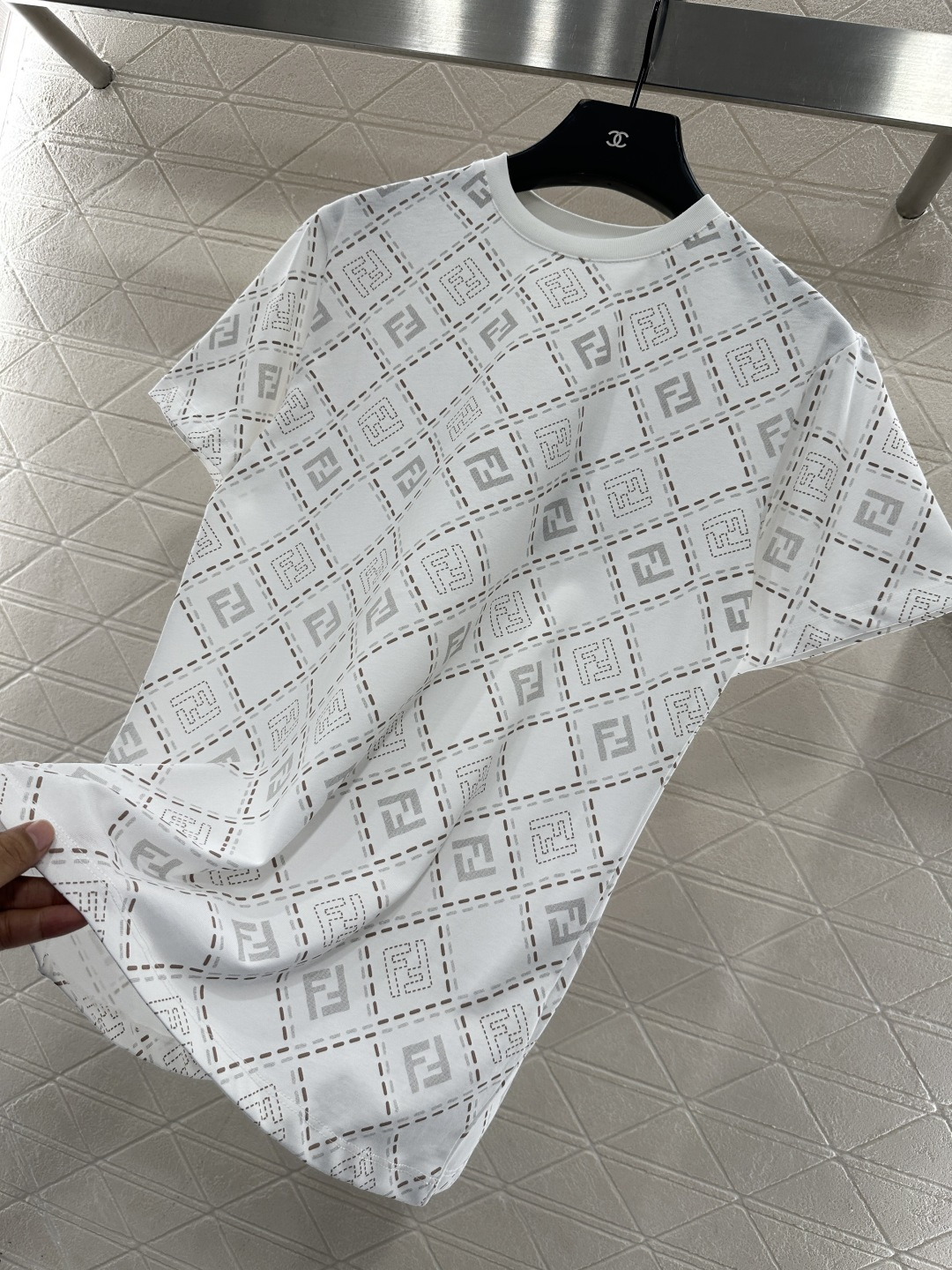 ♥Fend*♥2025新品上架 圆领印花菱格𝑇𝑒𝑒定制YB斜纹全棉材质，透气舒适，质感十足，常规短袖T恤