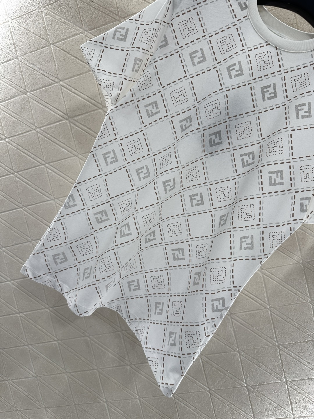 ♥Fend*♥2025新品上架 圆领印花菱格𝑇𝑒𝑒定制YB斜纹全棉材质，透气舒适，质感十足，常规短袖T恤