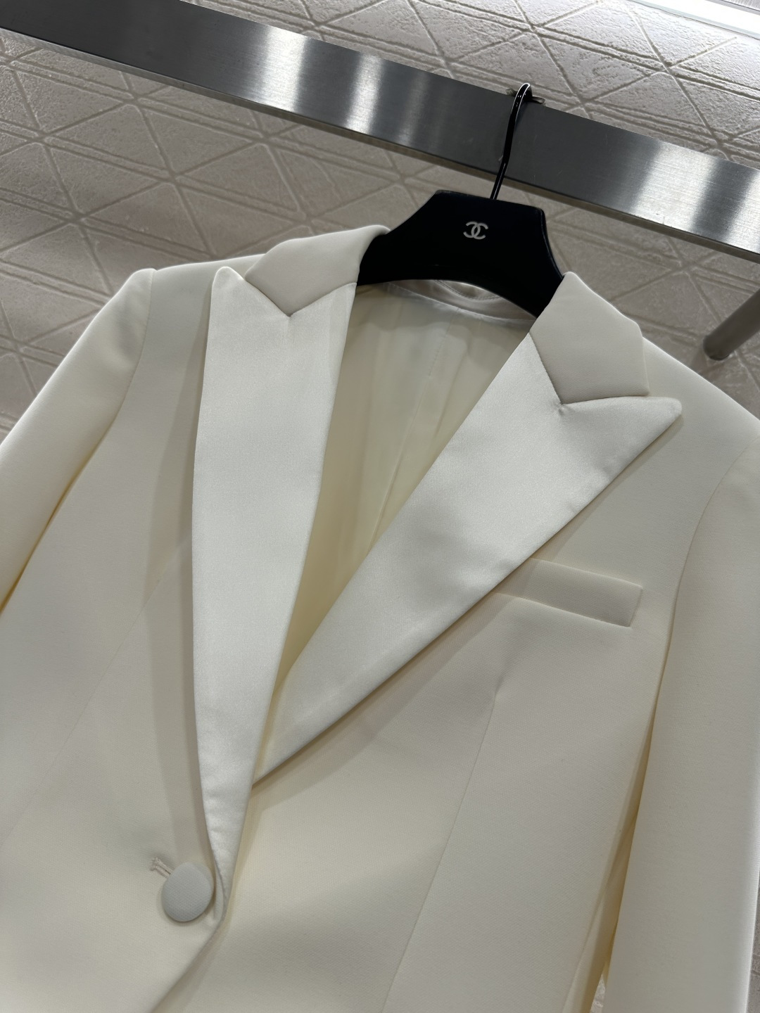 ♥Dio*♥2025新品上架 翻领收腰中长款西装外套定制YB进口材质，质感光泽，垂顺舒适，翻领西装版型，