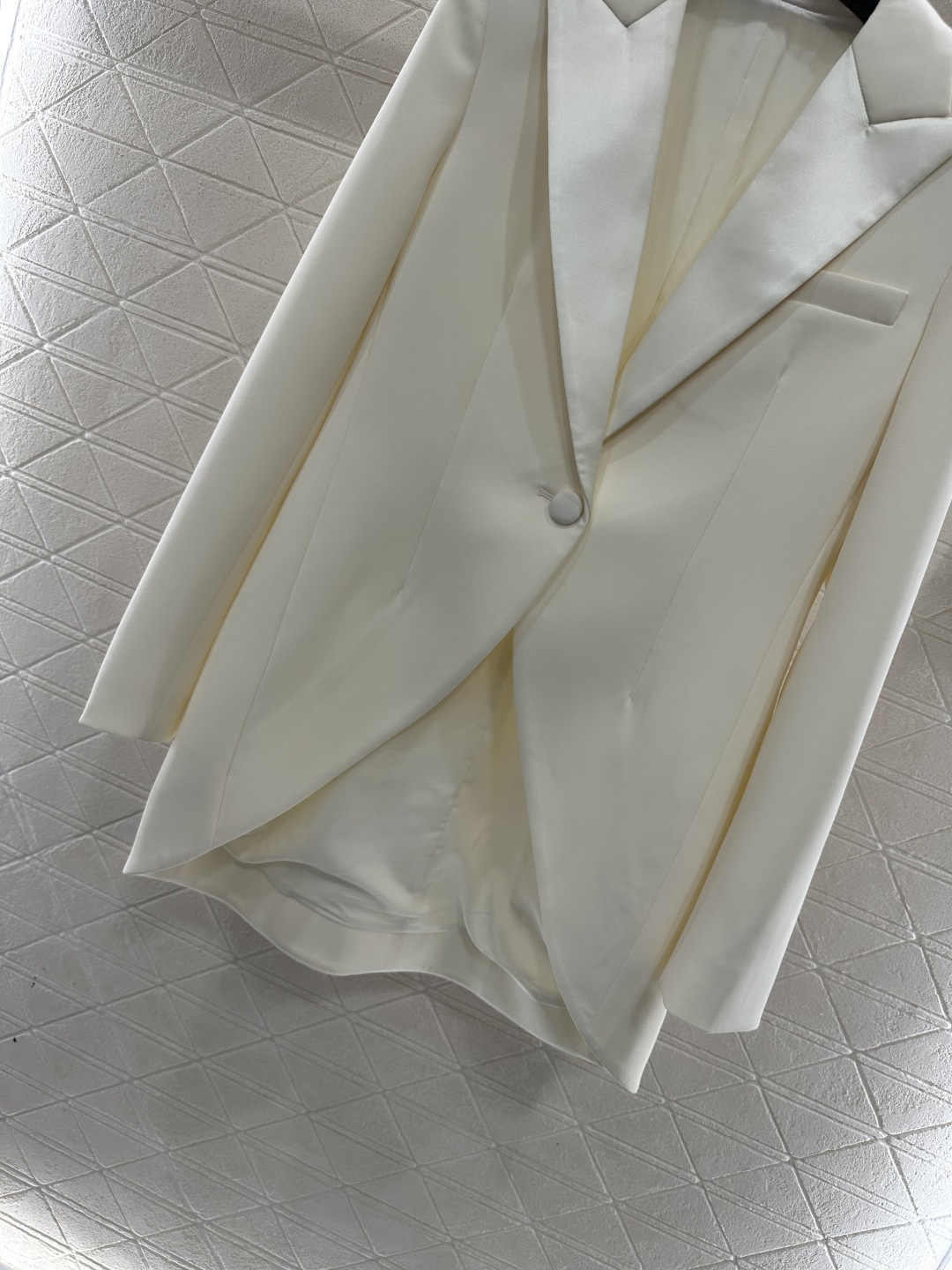 ♥Dio*♥2025新品上架 翻领收腰中长款西装外套定制YB进口材质，质感光泽，垂顺舒适，翻领西装版型，