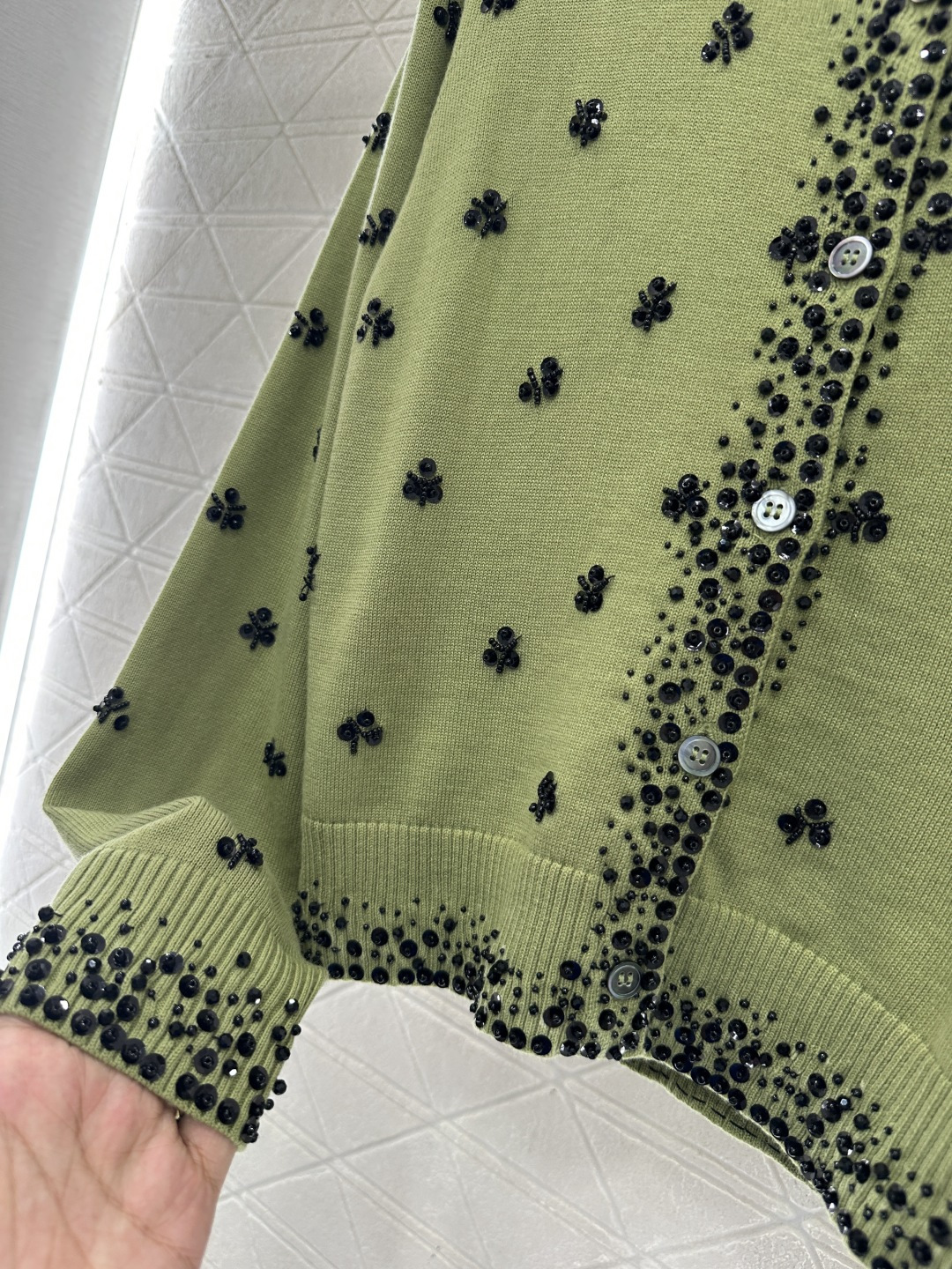 ♥Miumi*♥2025新品上架 亮片钉珠针织开衫定制YB羊绒纱线织造，密度细针织造，清晰毛感肌理，舒适
