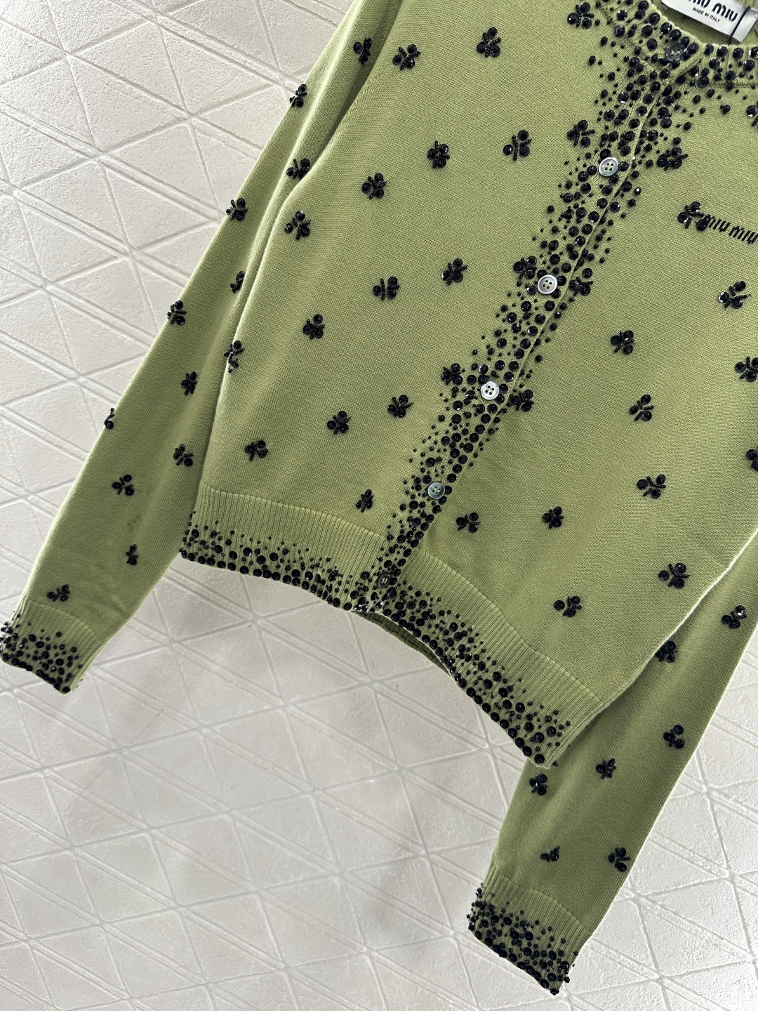 ♥Miumi*♥2025新品上架 亮片钉珠针织开衫定制YB羊绒纱线织造，密度细针织造，清晰毛感肌理，舒适