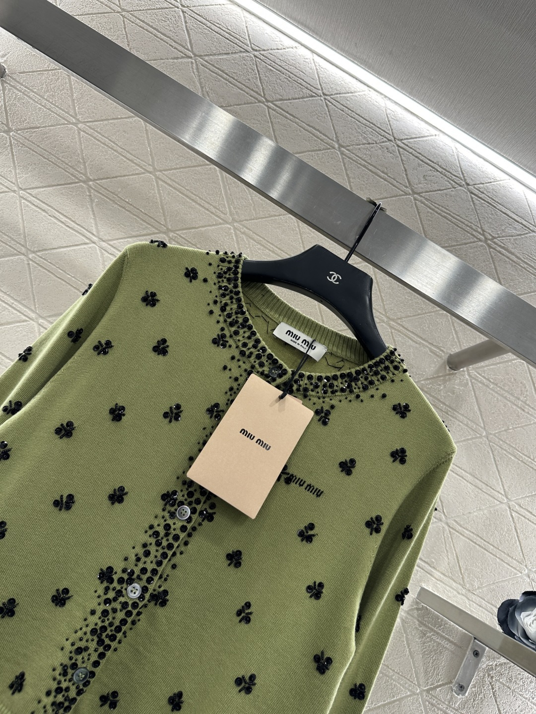 ♥Miumi*♥2025新品上架 亮片钉珠针织开衫定制YB羊绒纱线织造，密度细针织造，清晰毛感肌理，舒适