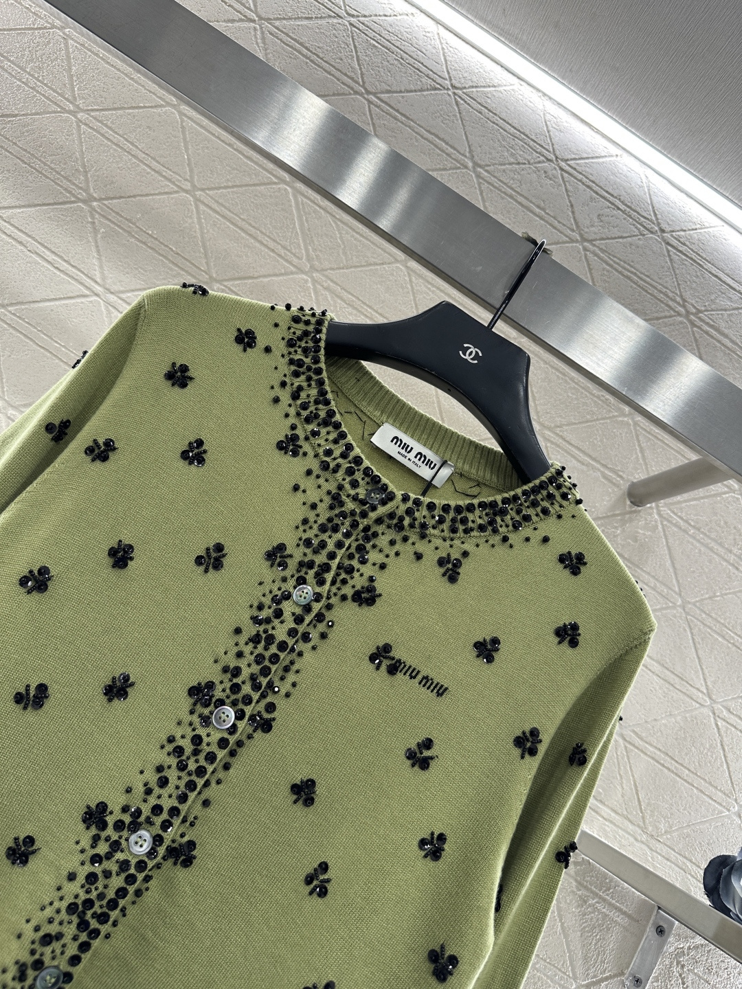 ♥Miumi*♥2025新品上架 亮片钉珠针织开衫定制YB羊绒纱线织造，密度细针织造，清晰毛感肌理，舒适