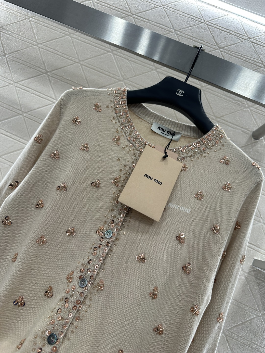 ♥Miumi*♥2025新品上架 亮片钉珠针织开衫定制YB羊绒纱线织造，密度细针织造，清晰毛感肌理，舒适