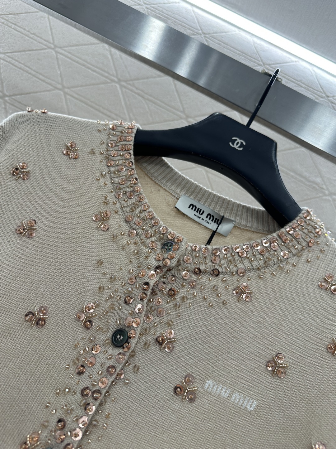 ♥Miumi*♥2025新品上架 亮片钉珠针织开衫定制YB羊绒纱线织造，密度细针织造，清晰毛感肌理，舒适
