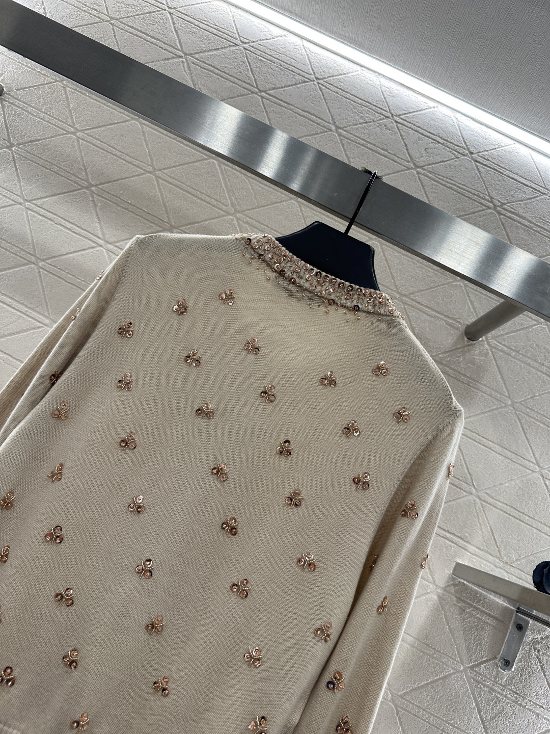 ♥Miumi*♥2025新品上架 亮片钉珠针织开衫定制YB羊绒纱线织造，密度细针织造，清晰毛感肌理，舒适