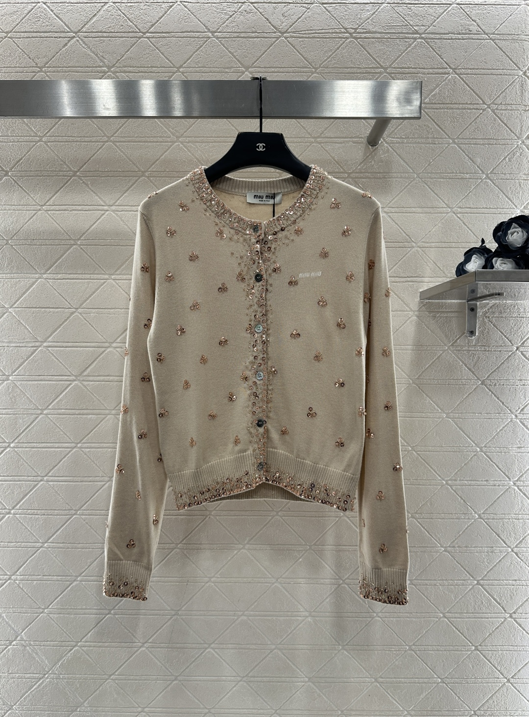 ♥Miumi*♥2025新品上架 亮片钉珠针织开衫定制YB羊绒纱线织造，密度细针织造，清晰毛感肌理，舒适