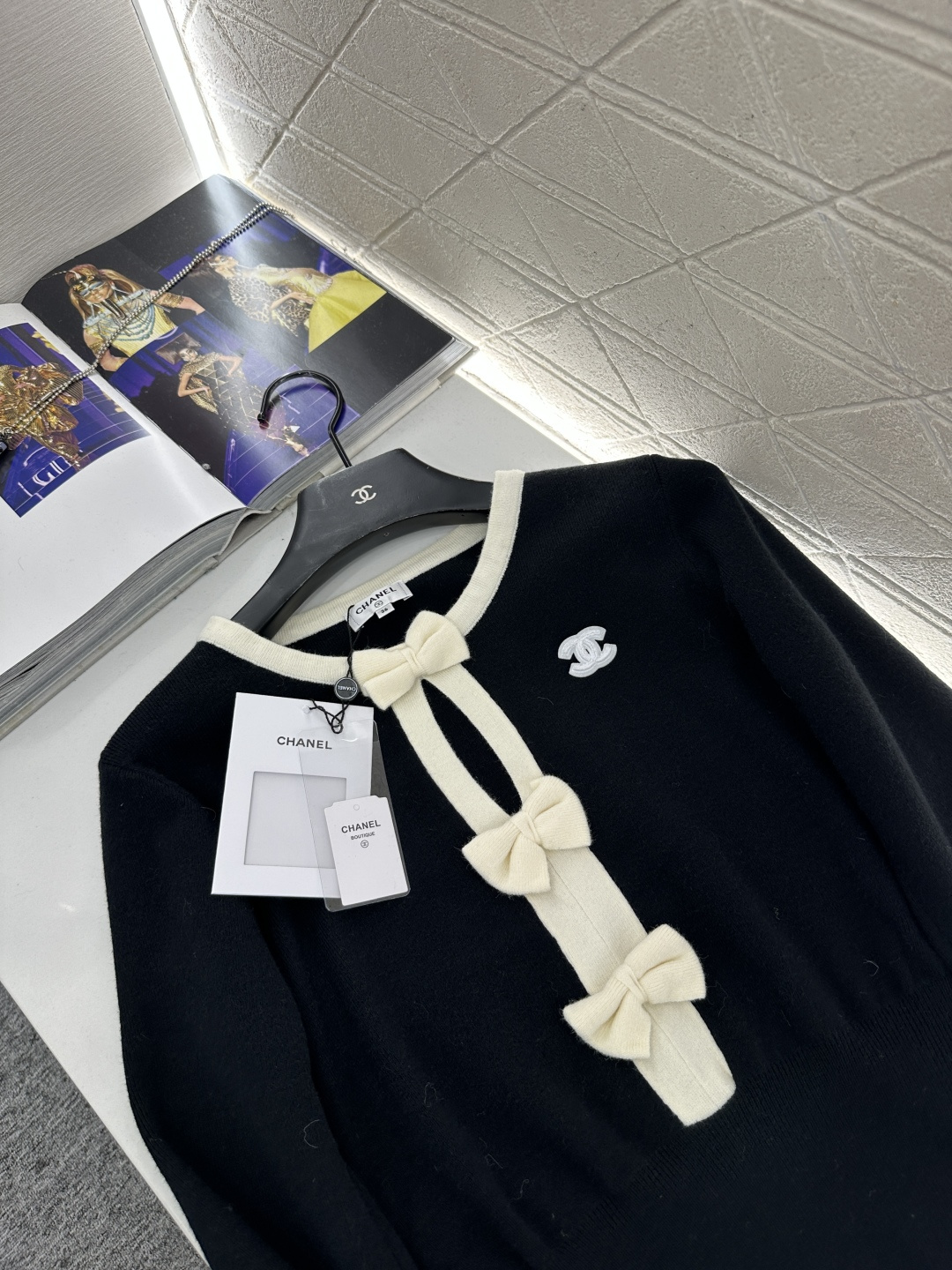 ♥Chane*♥2025新品上架 圆领镂空蝴蝶结针织长袖定制YB羊毛纱线织造，亲肤柔软，透气舒适，针织毛