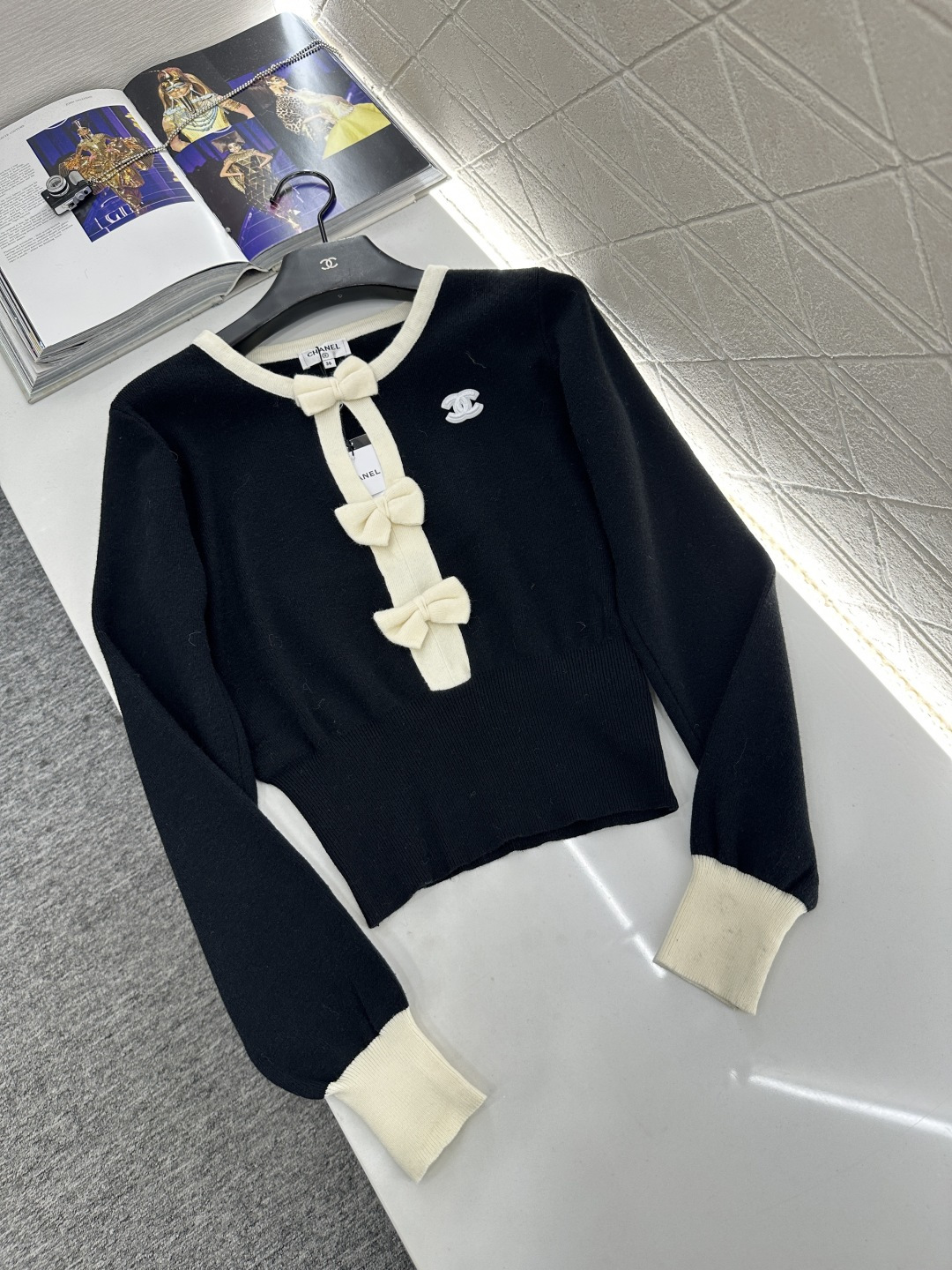 ♥Chane*♥2025新品上架 圆领镂空蝴蝶结针织长袖定制YB羊毛纱线织造，亲肤柔软，透气舒适，针织毛