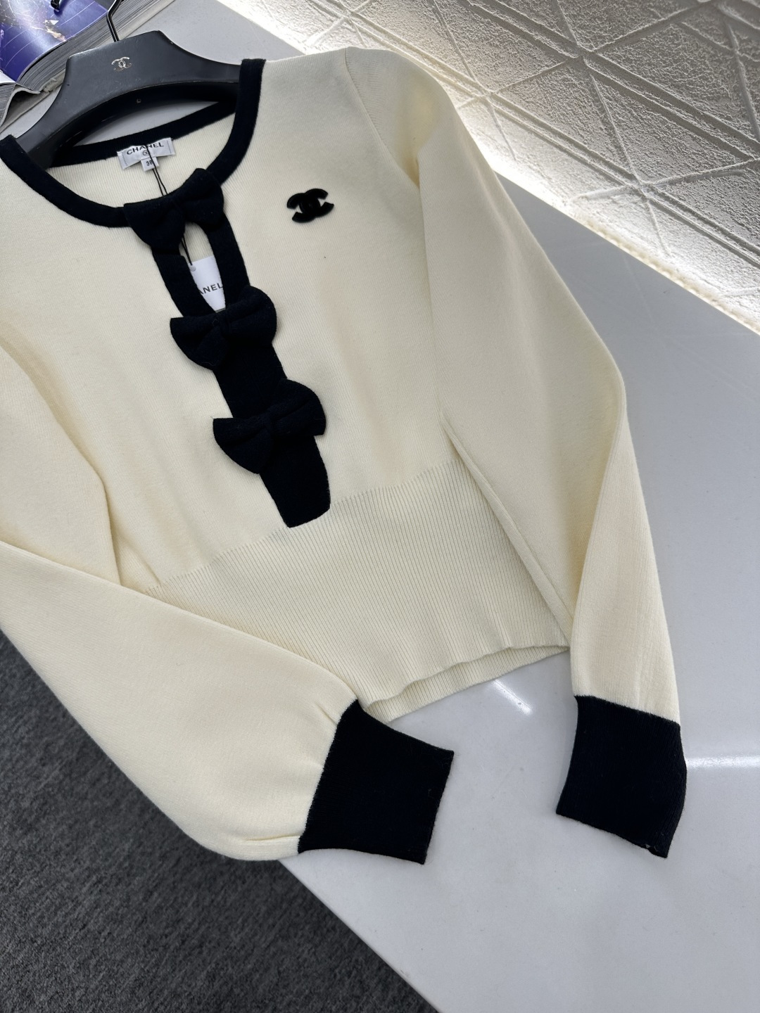 ♥Chane*♥2025新品上架 圆领镂空蝴蝶结针织长袖定制YB羊毛纱线织造，亲肤柔软，透气舒适，针织毛