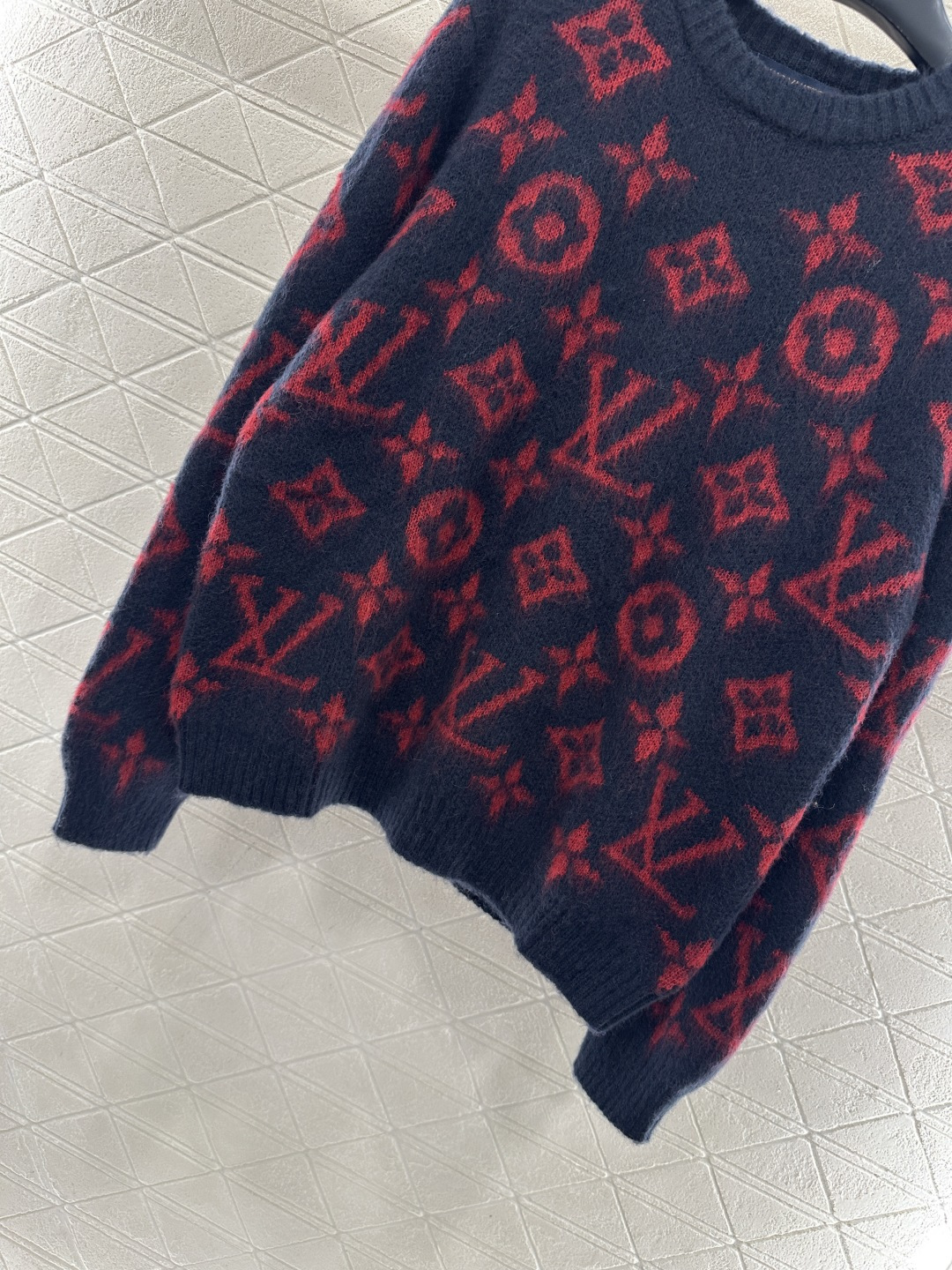 ♥Louis Vuitto*♥2025新品上架 圆领提花针织套头毛衣定制YB羊毛纱线织造，质感细腻，穿搭