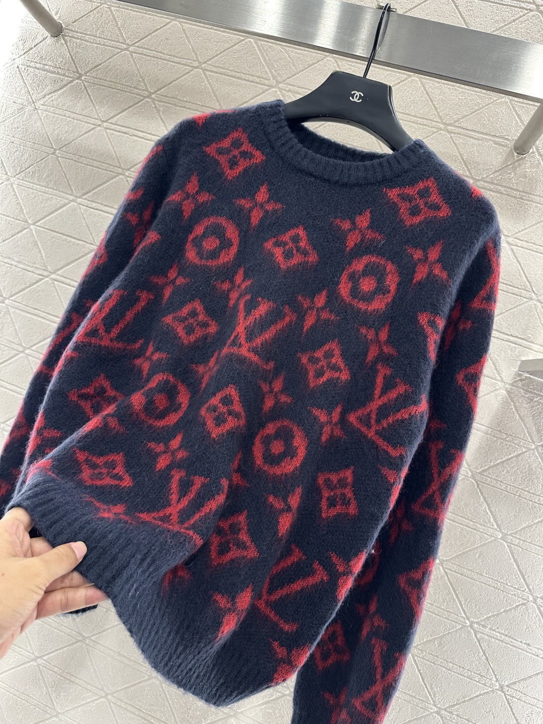 ♥Louis Vuitto*♥2025新品上架 圆领提花针织套头毛衣定制YB羊毛纱线织造，质感细腻，穿搭