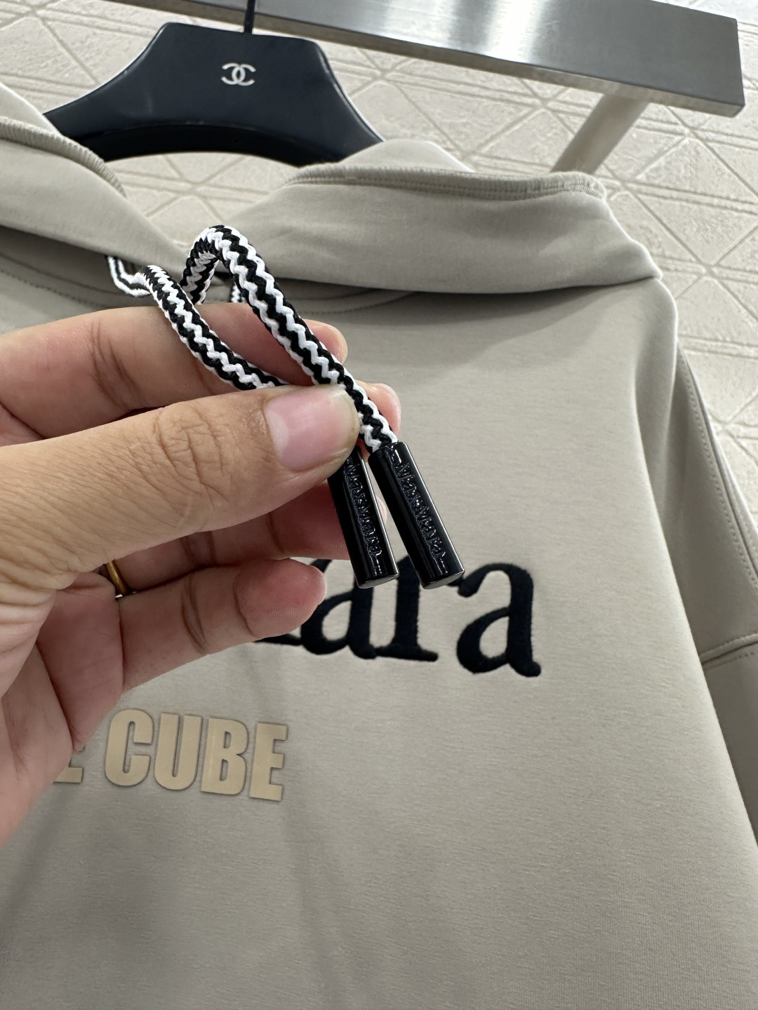 ♥Maxmar*♥2025新品上架 刺绣字母徽标抽绳连帽卫衣定制YB原生全棉材质，质感高级，舒适好穿，连