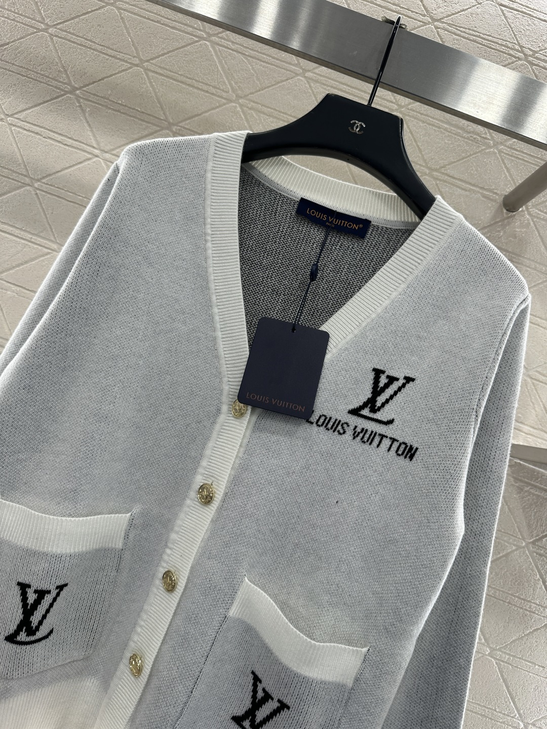 ♥Louis Vuitto*♥2025新品上架 提花字母针织开衫定制YB羊毛纱线织造，质感细腻，穿搭舒适