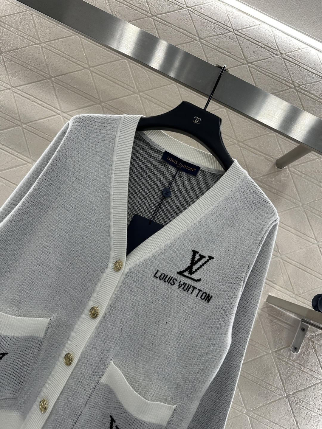 ♥Louis Vuitto*♥2025新品上架 提花字母针织开衫定制YB羊毛纱线织造，质感细腻，穿搭舒适