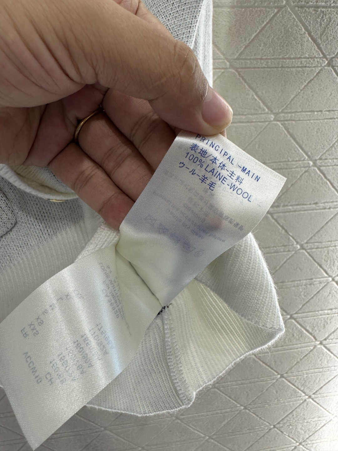 ♥Louis Vuitto*♥2025新品上架 提花字母针织开衫定制YB羊毛纱线织造，质感细腻，穿搭舒适