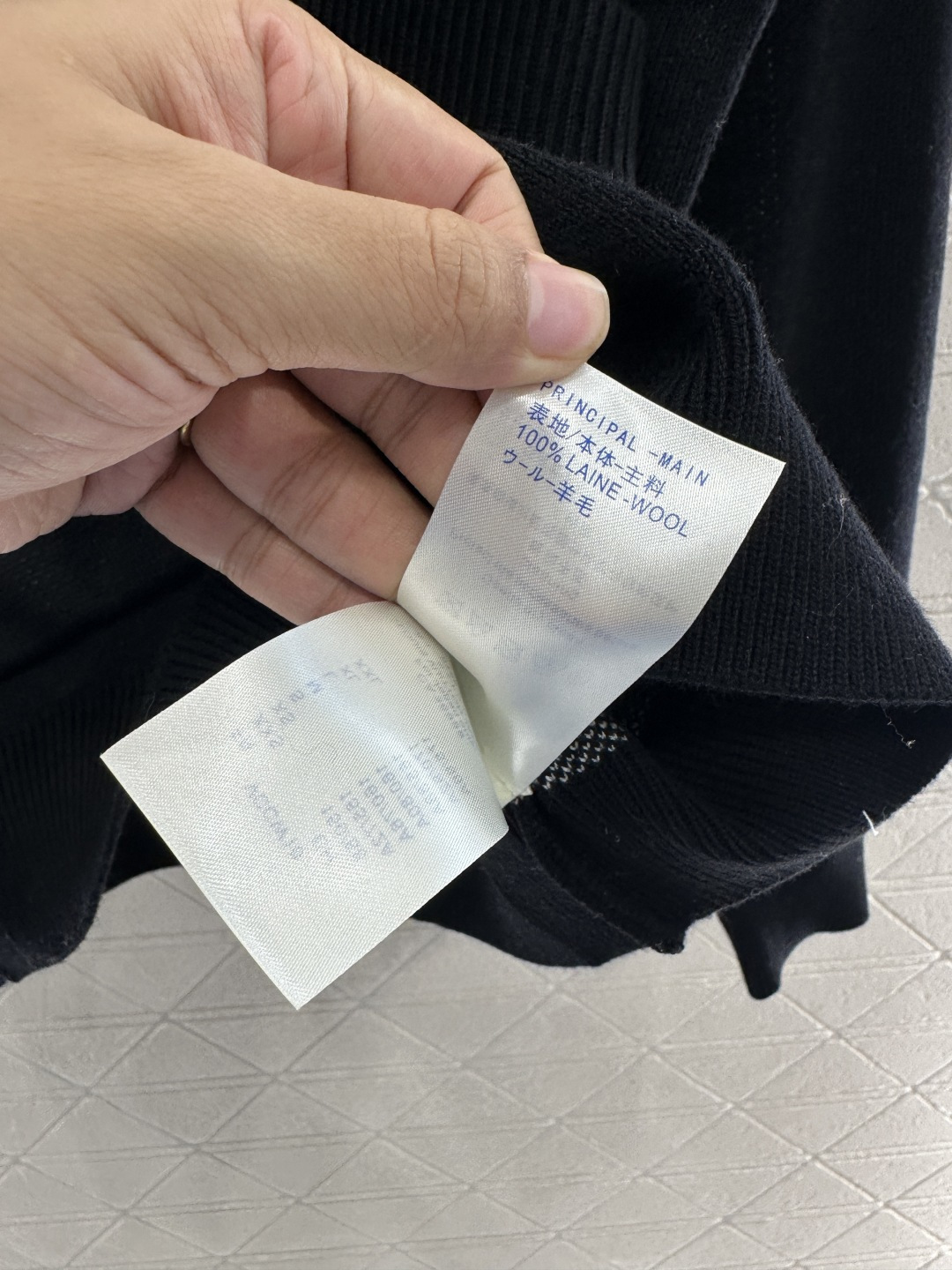 ♥Louis Vuitto*♥2025新品上架 提花字母针织开衫定制YB羊毛纱线织造，质感细腻，穿搭舒适