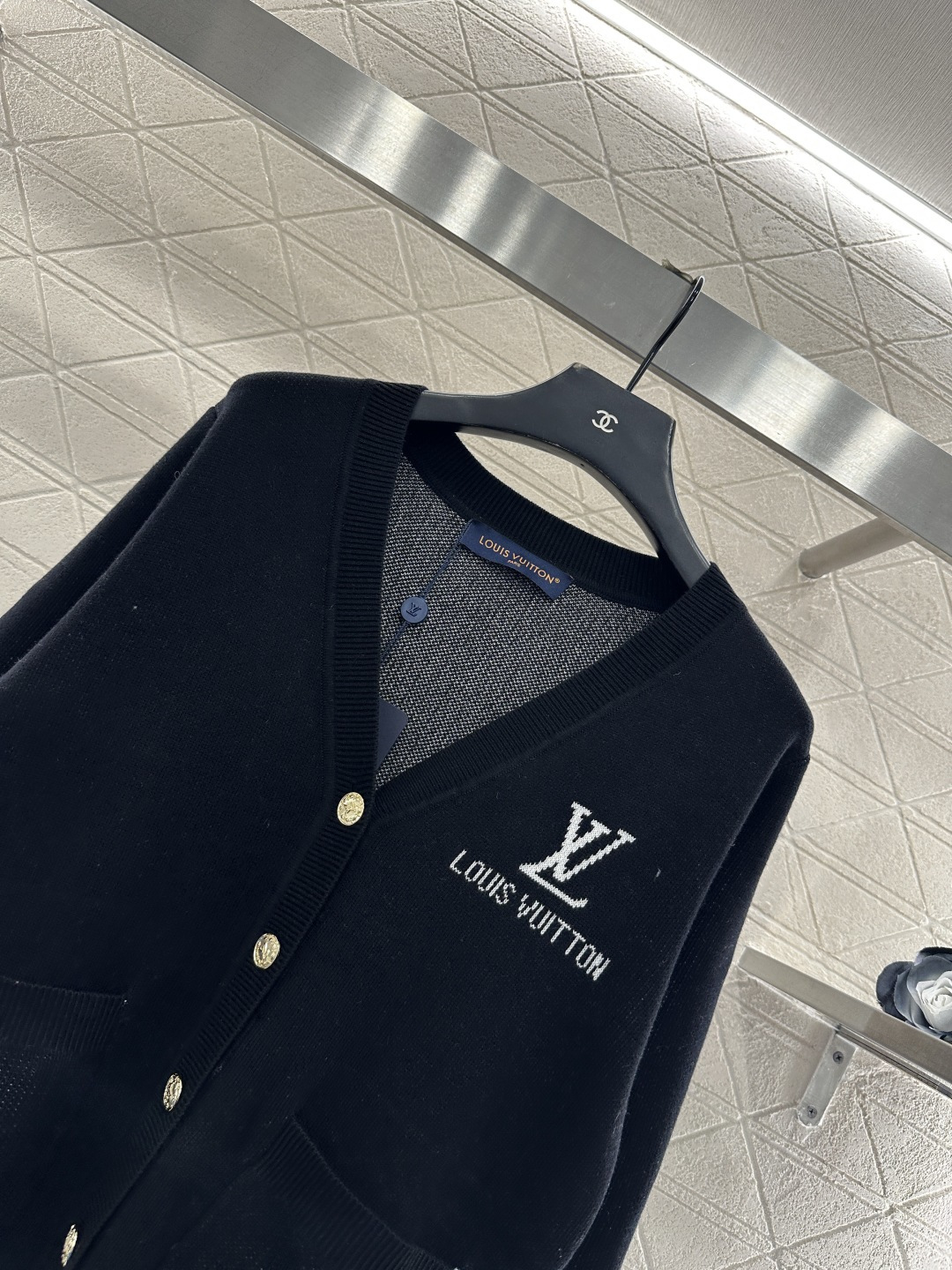 ♥Louis Vuitto*♥2025新品上架 提花字母针织开衫定制YB羊毛纱线织造，质感细腻，穿搭舒适