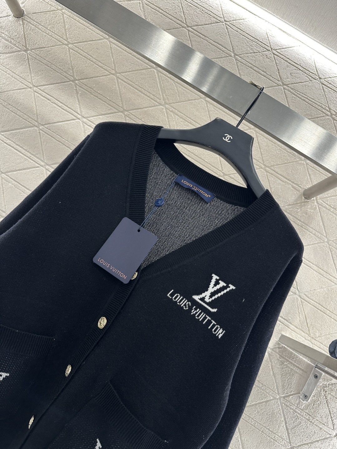 ♥Louis Vuitto*♥2025新品上架 提花字母针织开衫定制YB羊毛纱线织造，质感细腻，穿搭舒适