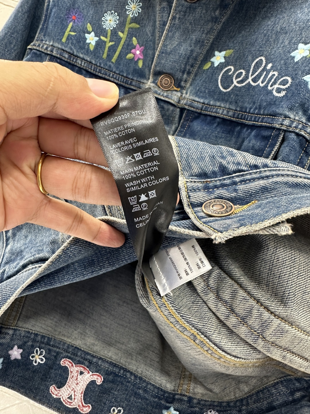 ♥Celin*♥2025新品上架 刺绣花朵牛仔外套定制YB斜纹棉牛仔材质，多重水洗，呈现出挺括质感，翻领