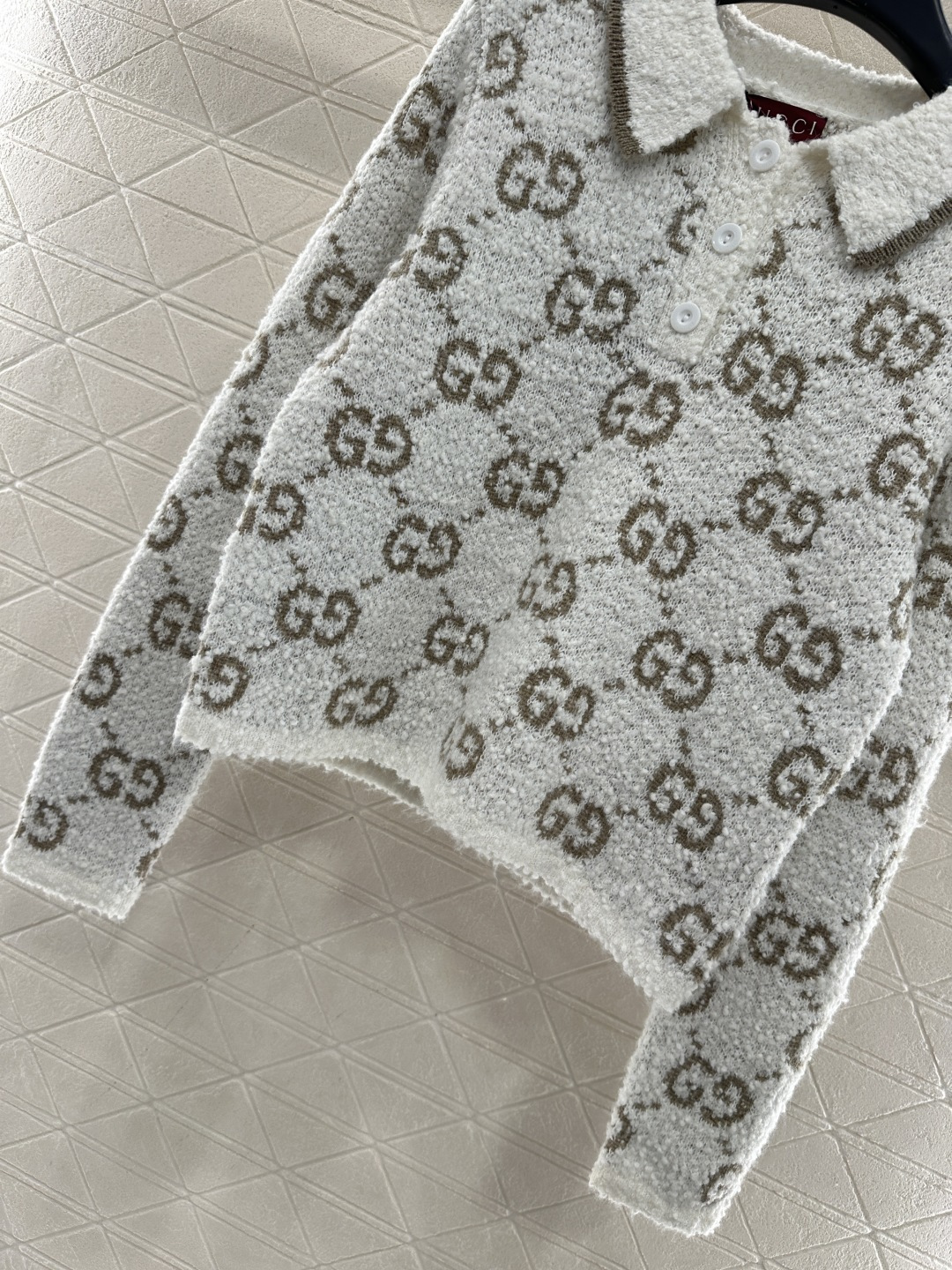 ♥Gucc*♥2025新品上架 提花针织上衣定制YB羊毛纱线织造，工艺处理，颗粒感明显，质感上乘，翻领针