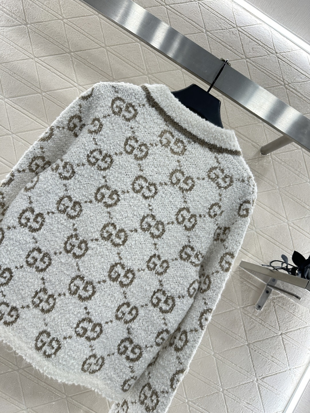 ♥Gucc*♥2025新品上架 提花针织上衣定制YB羊毛纱线织造，工艺处理，颗粒感明显，质感上乘，翻领针