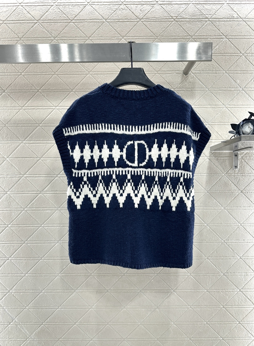 ♥Dio*♥2025新品上架 提花针织马甲定制YB羊绒纱线织造，提花工艺处理，呈现出不同波纹形状，阔袖马