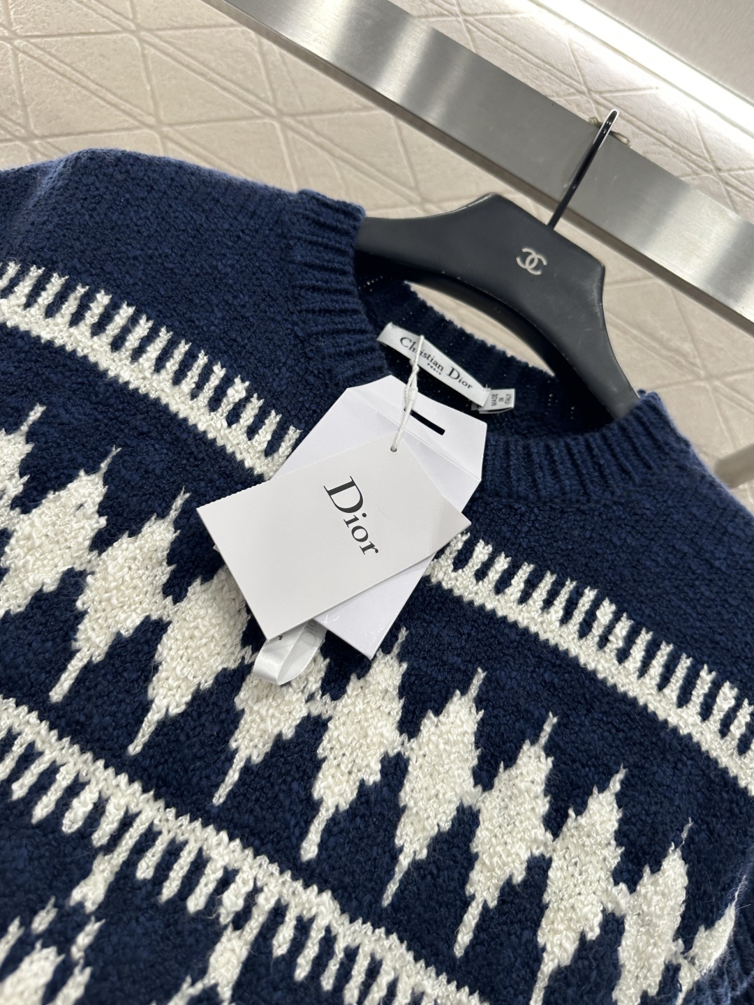 ♥Dio*♥2025新品上架 提花针织马甲定制YB羊绒纱线织造，提花工艺处理，呈现出不同波纹形状，阔袖马
