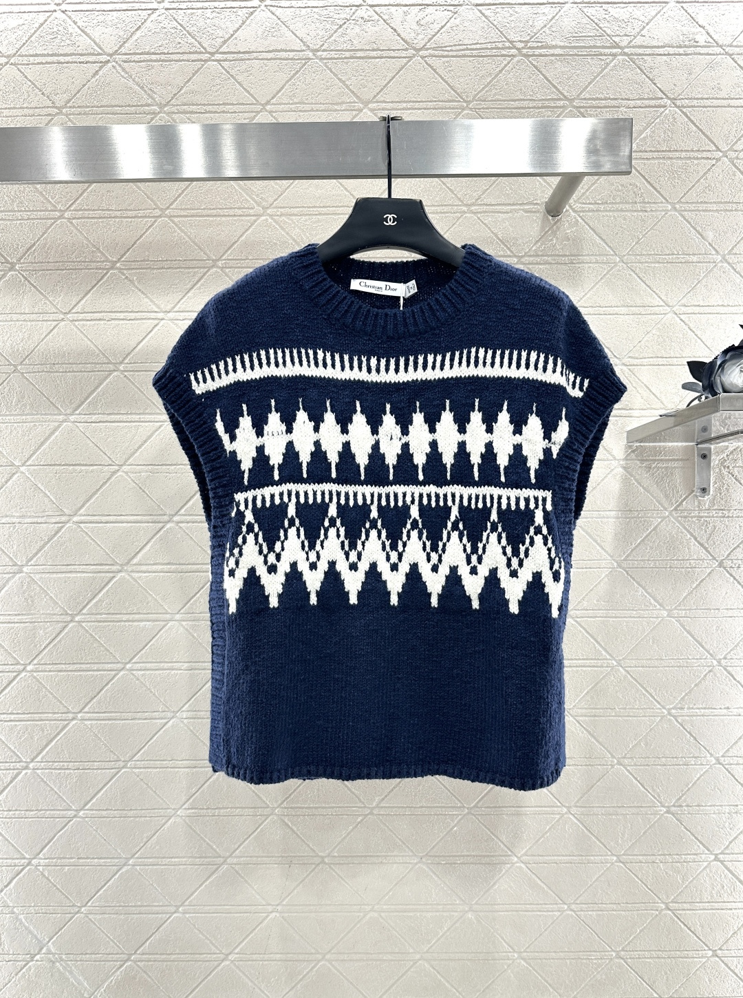 ♥Dio*♥2025新品上架 提花针织马甲定制YB羊绒纱线织造，提花工艺处理，呈现出不同波纹形状，阔袖马