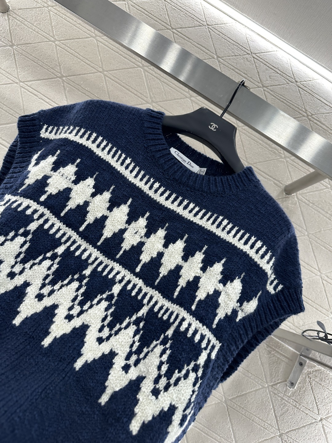 ♥Dio*♥2025新品上架 提花针织马甲定制YB羊绒纱线织造，提花工艺处理，呈现出不同波纹形状，阔袖马