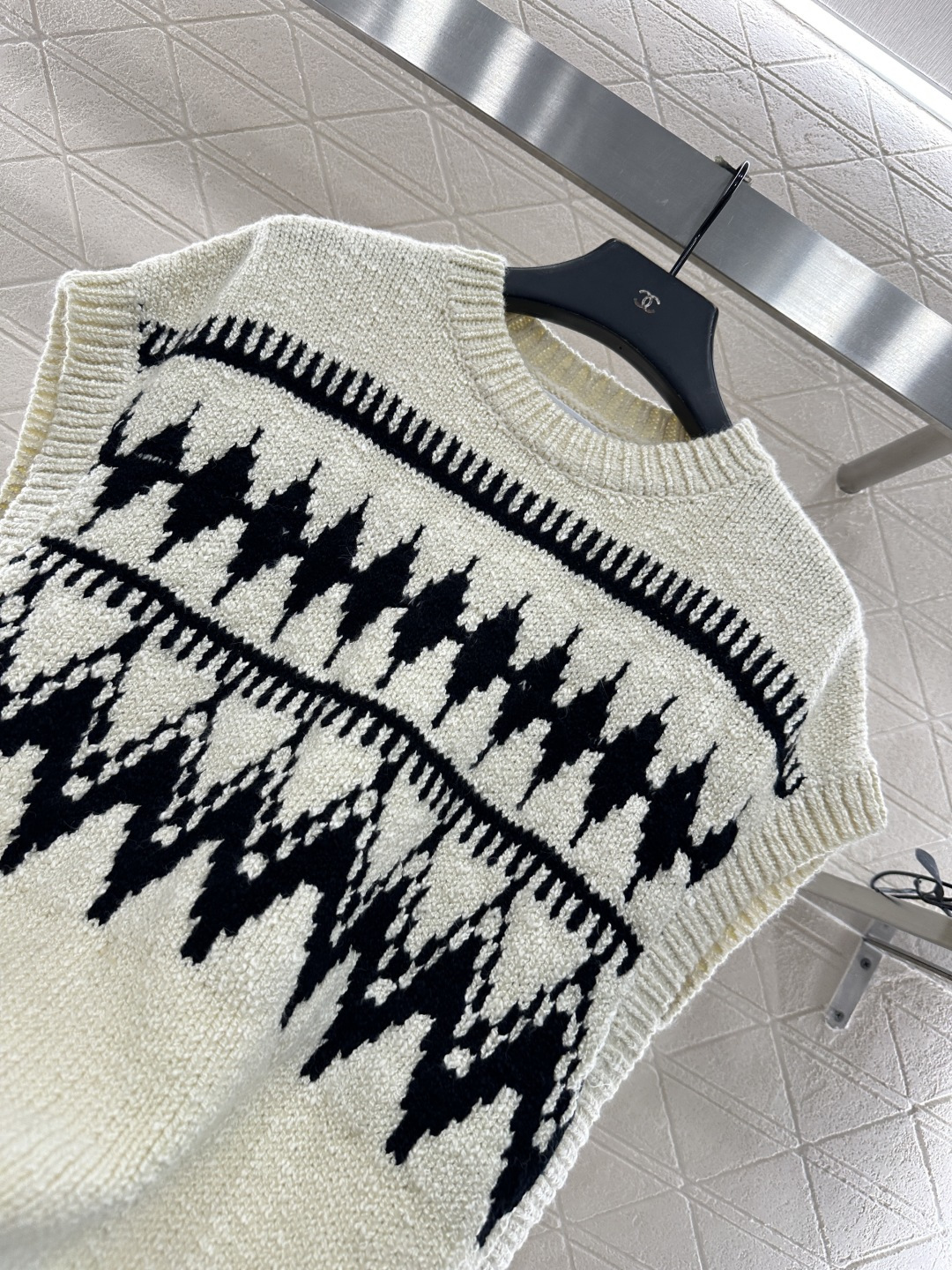 ♥Dio*♥2025新品上架 提花针织马甲定制YB羊绒纱线织造，提花工艺处理，呈现出不同波纹形状，阔袖马