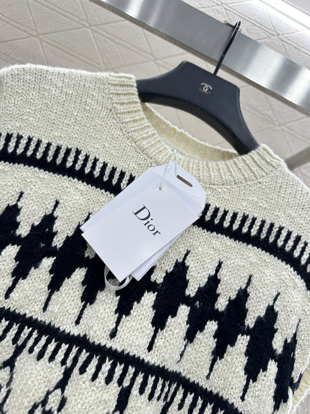 ♥Dio*♥2025新品上架 提花针织马甲定制YB羊绒纱线织造，提花工艺处理，呈现出不同波纹形状，阔袖马
