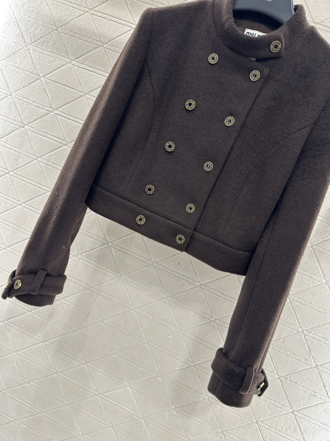 ♥Miumi*♥2025新品上架 立领外套长裤套装定制YB进口人棉材质，工艺处理，呈现出毛绒肌理，柔软细