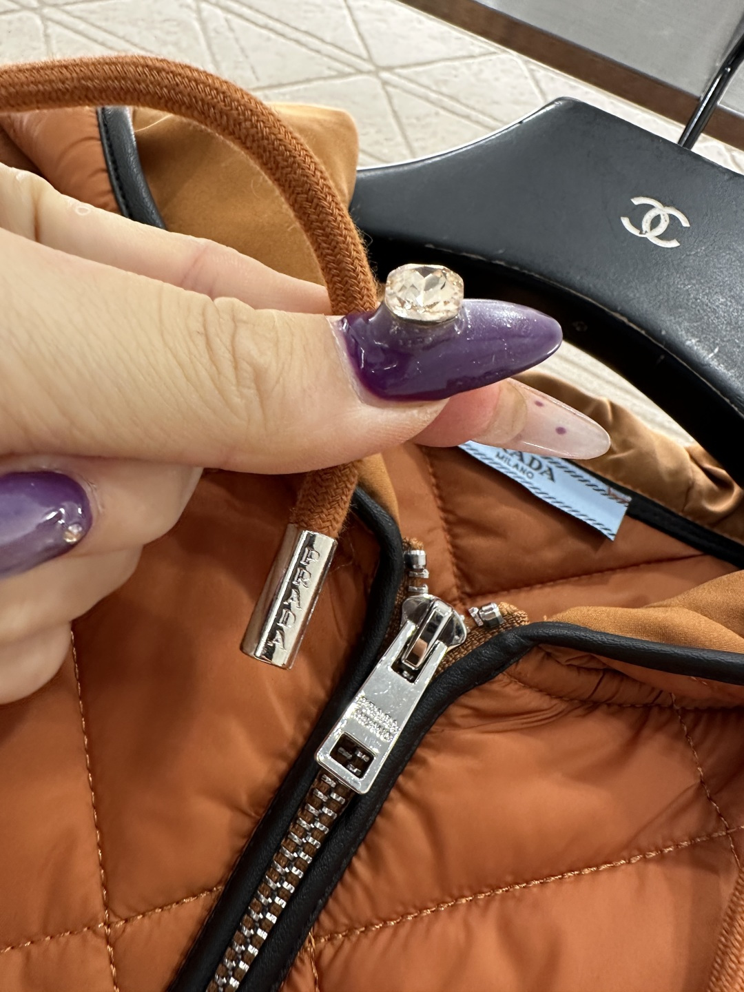 ♥Prad*♥2025新品上架 拼皮口袋连帽棉服外套定制YB进口防风防水尼龙材质，羽绒棉填充内里，整件轻