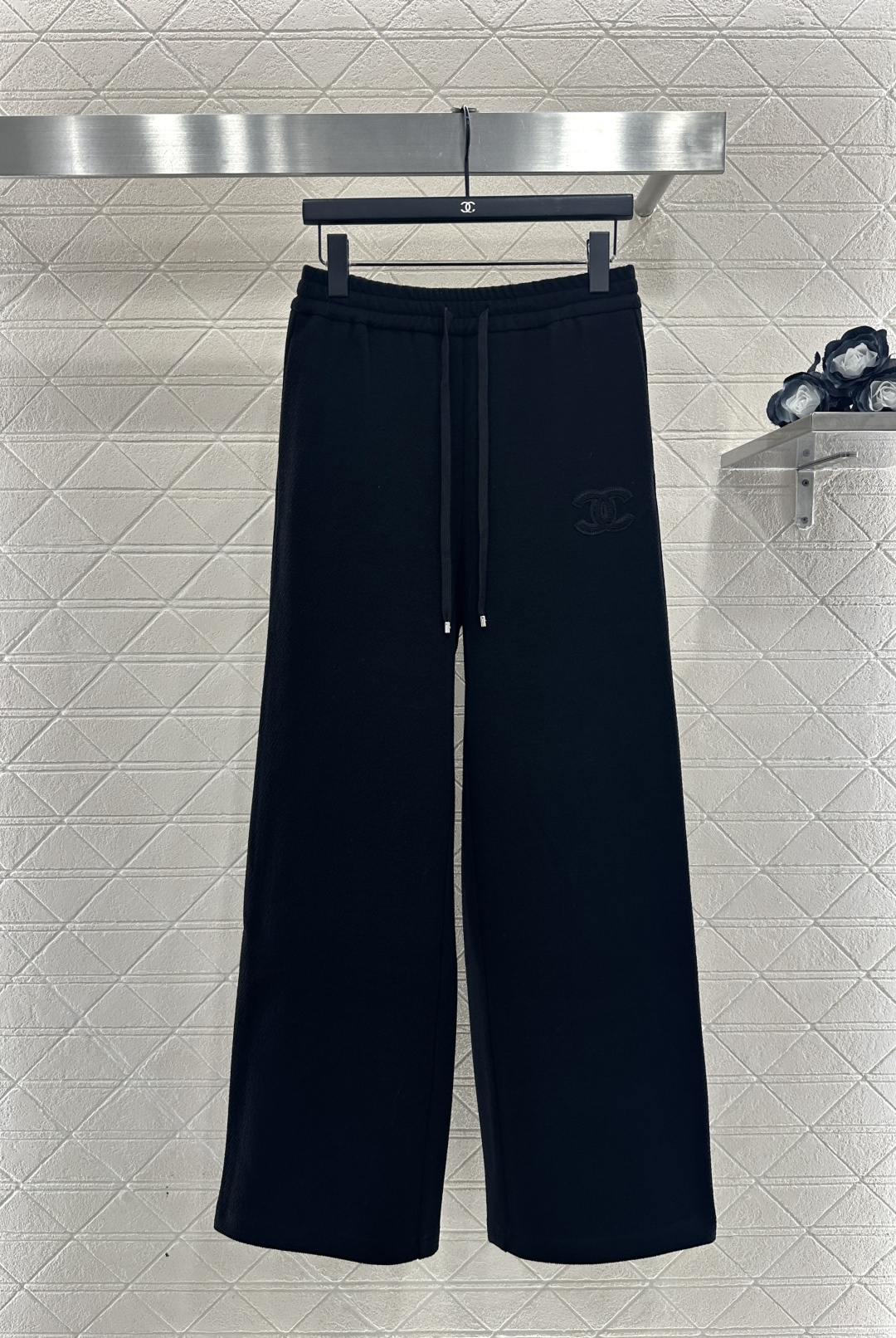 ♥Chane*♥2025新品上架 高腰抽绳阔腿长裤定制YB进口羊毛混纺材质，面料柔软舒适，光泽细腻，高腰