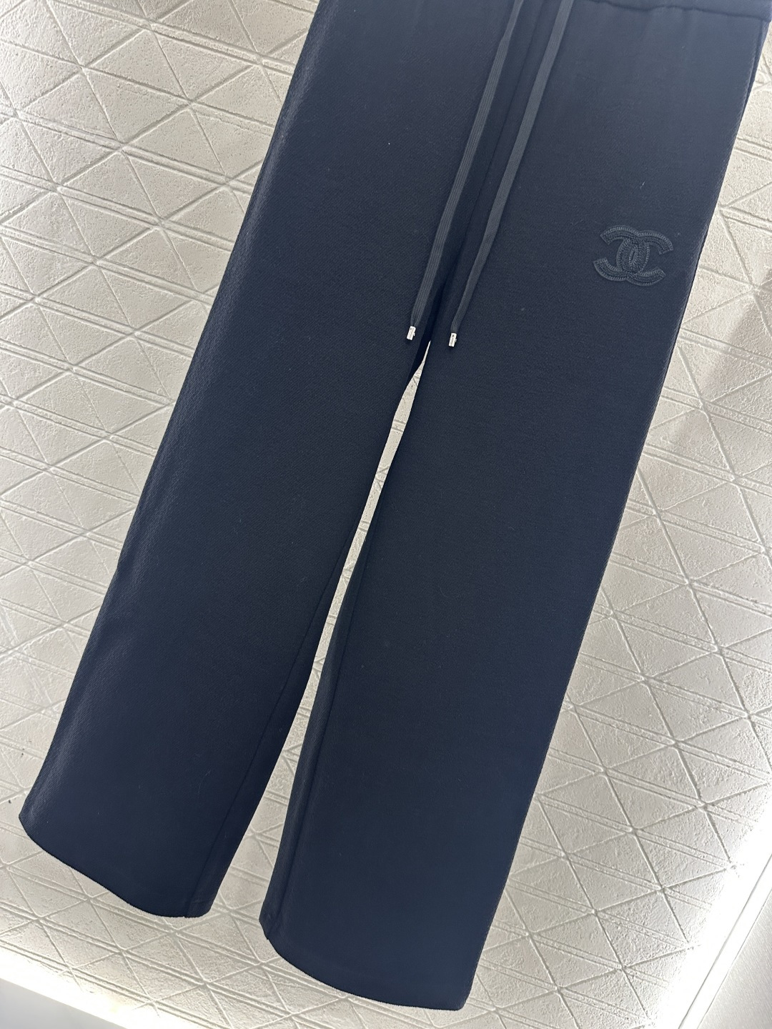 ♥Chane*♥2025新品上架 高腰抽绳阔腿长裤定制YB进口羊毛混纺材质，面料柔软舒适，光泽细腻，高腰