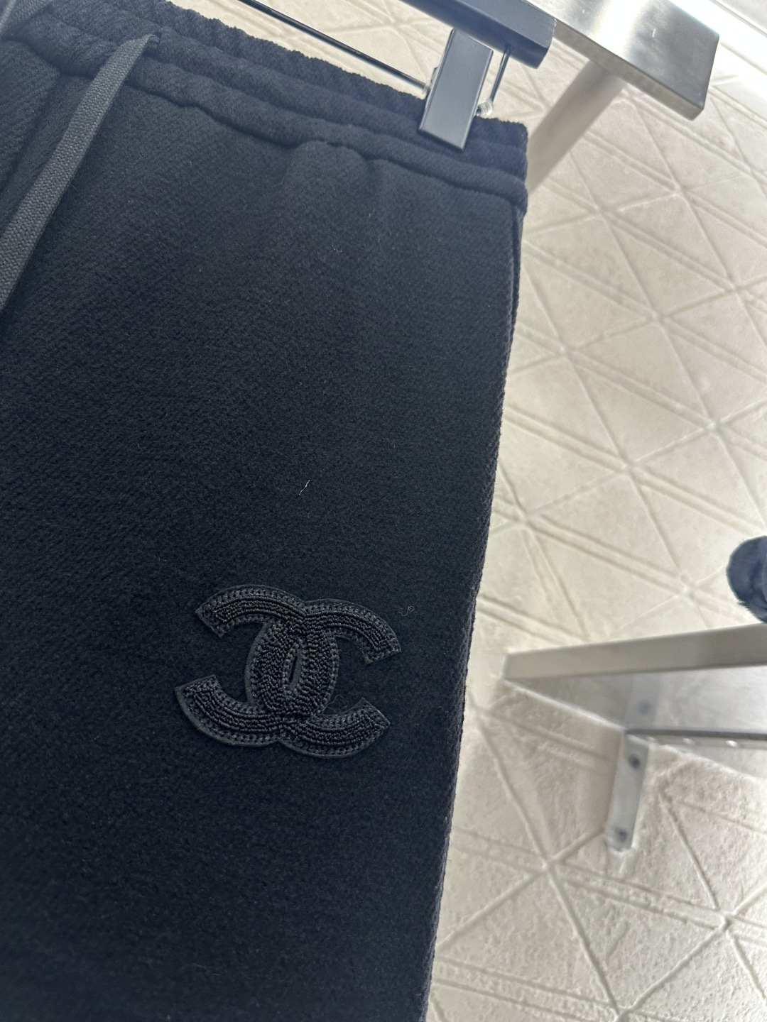 ♥Chane*♥2025新品上架 高腰抽绳阔腿长裤定制YB进口羊毛混纺材质，面料柔软舒适，光泽细腻，高腰