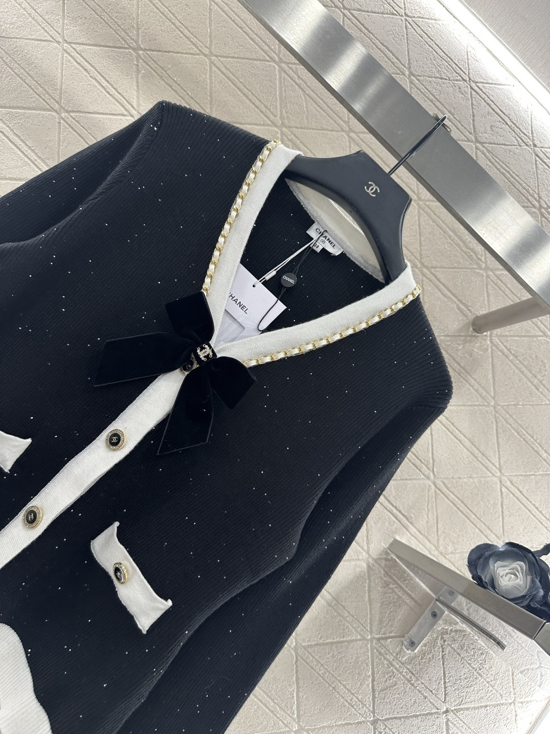 ♥Chane*♥2025新品上架 黑白蝴蝶结针织开衫定制YB羊毛纱线织造，质感光泽，柔软亲肤，V领针织开