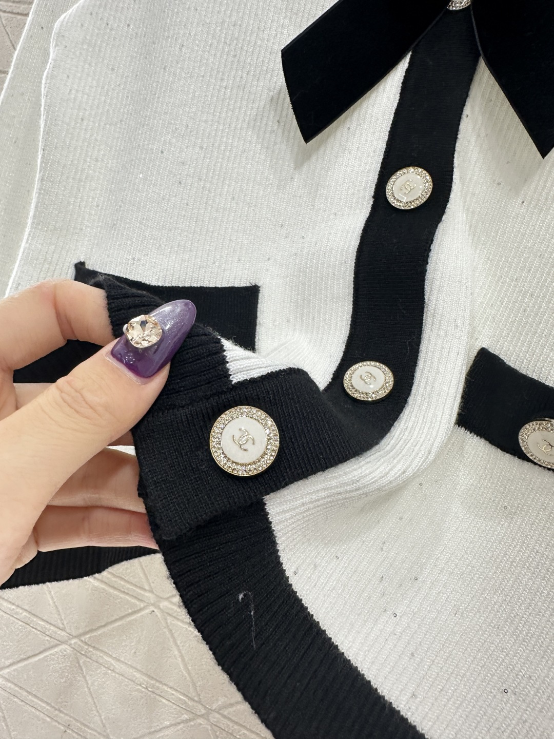 ♥Chane*♥2025新品上架 黑白蝴蝶结针织开衫定制YB羊毛纱线织造，质感光泽，柔软亲肤，V领针织开