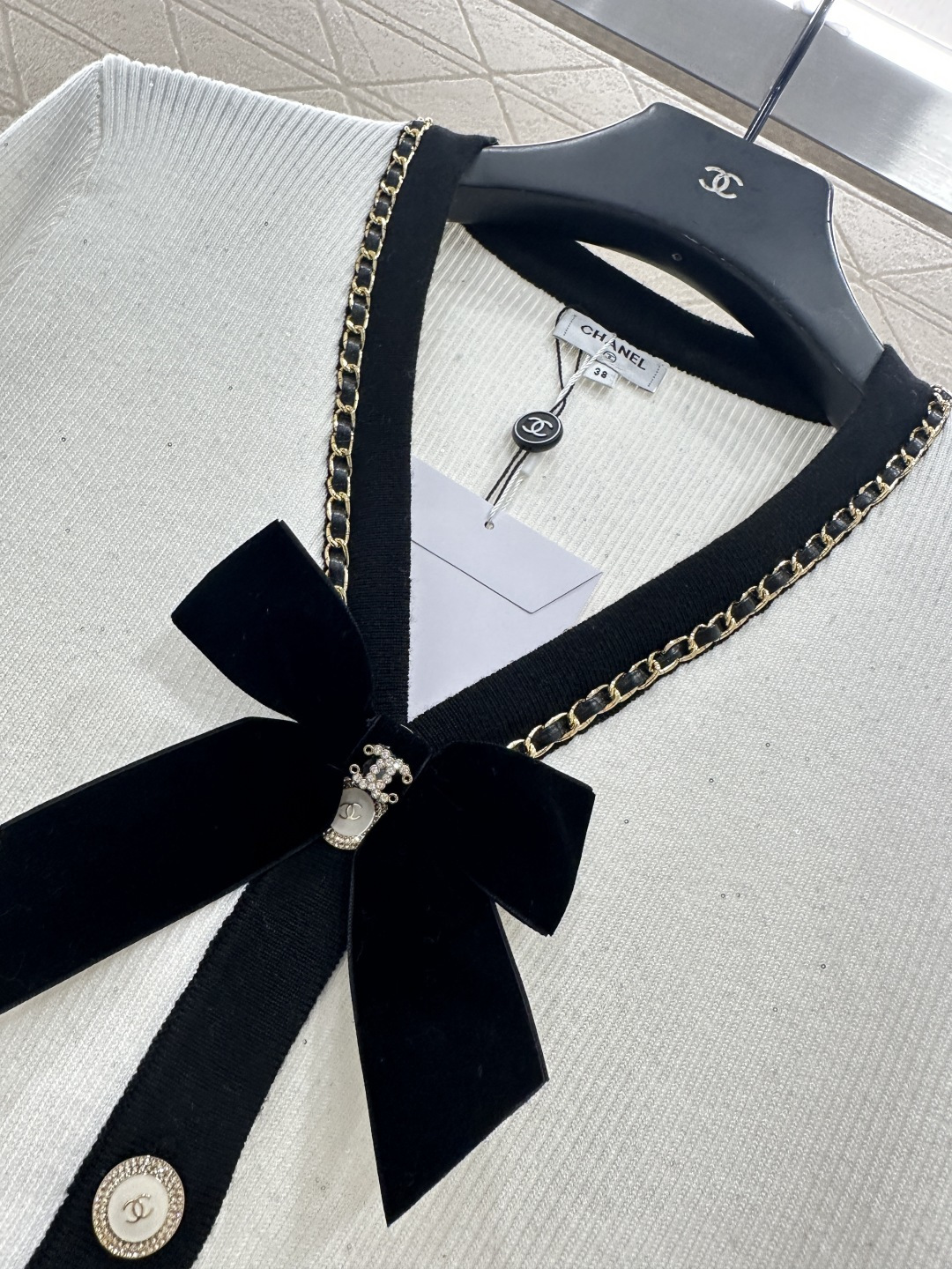 ♥Chane*♥2025新品上架 黑白蝴蝶结针织开衫定制YB羊毛纱线织造，质感光泽，柔软亲肤，V领针织开