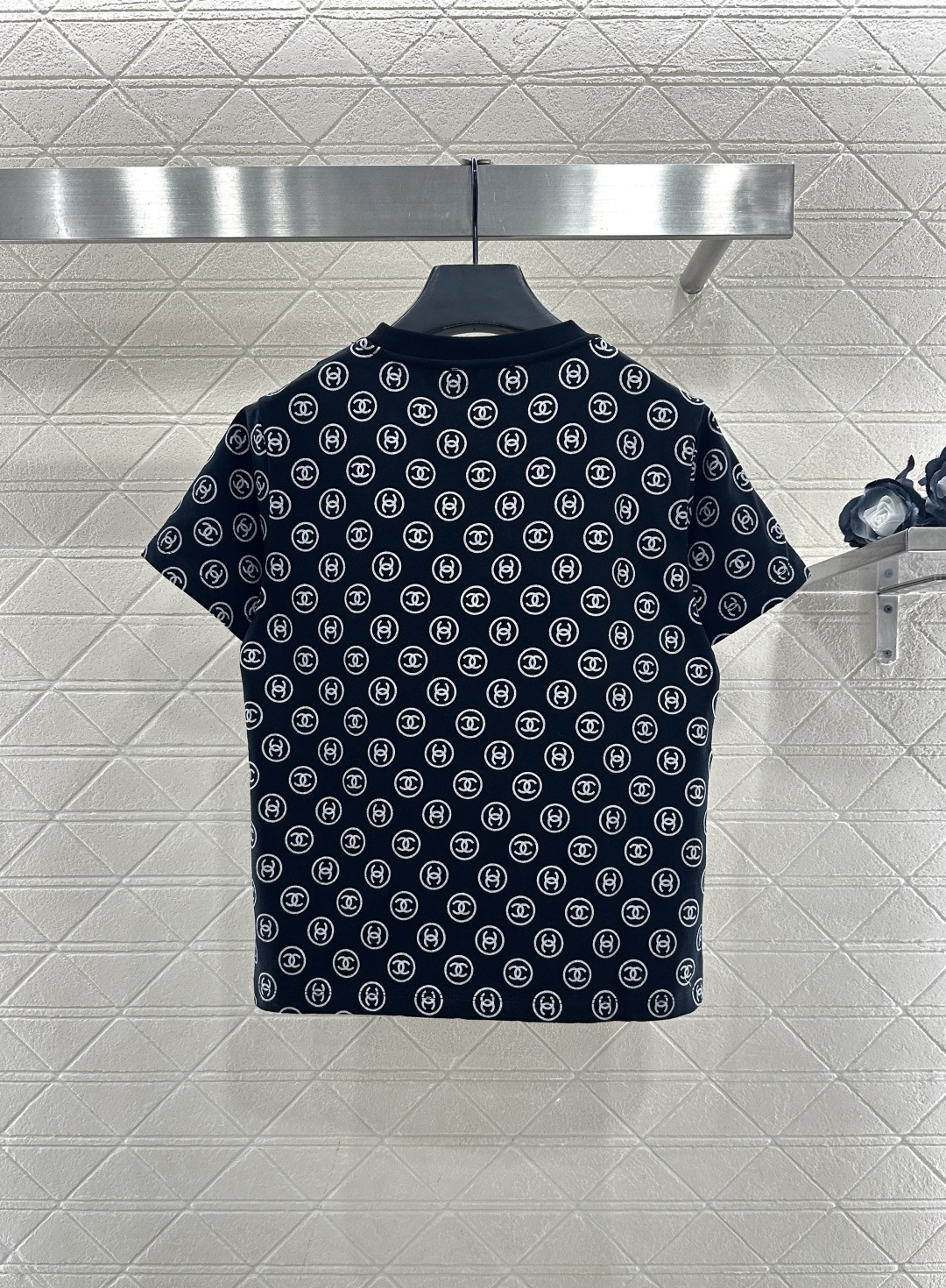 ♥Chane*♥2025新品上架 圆领印花订珠𝑇𝑒𝑒定制YB斜纹全棉材质，质感细腻，弹力舒适，常规圆领短