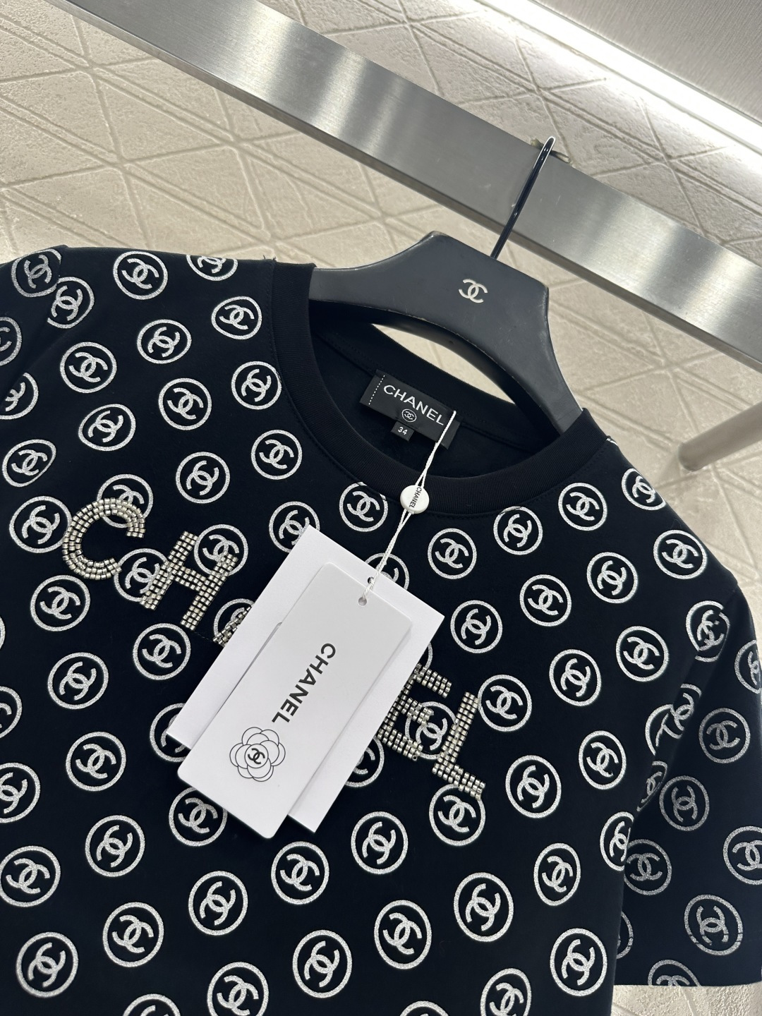 ♥Chane*♥2025新品上架 圆领印花订珠𝑇𝑒𝑒定制YB斜纹全棉材质，质感细腻，弹力舒适，常规圆领短